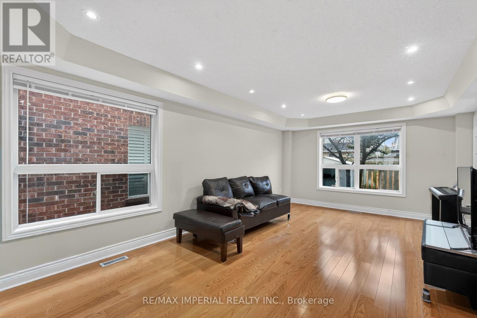 103 Ferdinand Avenue, Vaughan, Ontario  L6A 3H6 - Photo 10 - N12920254