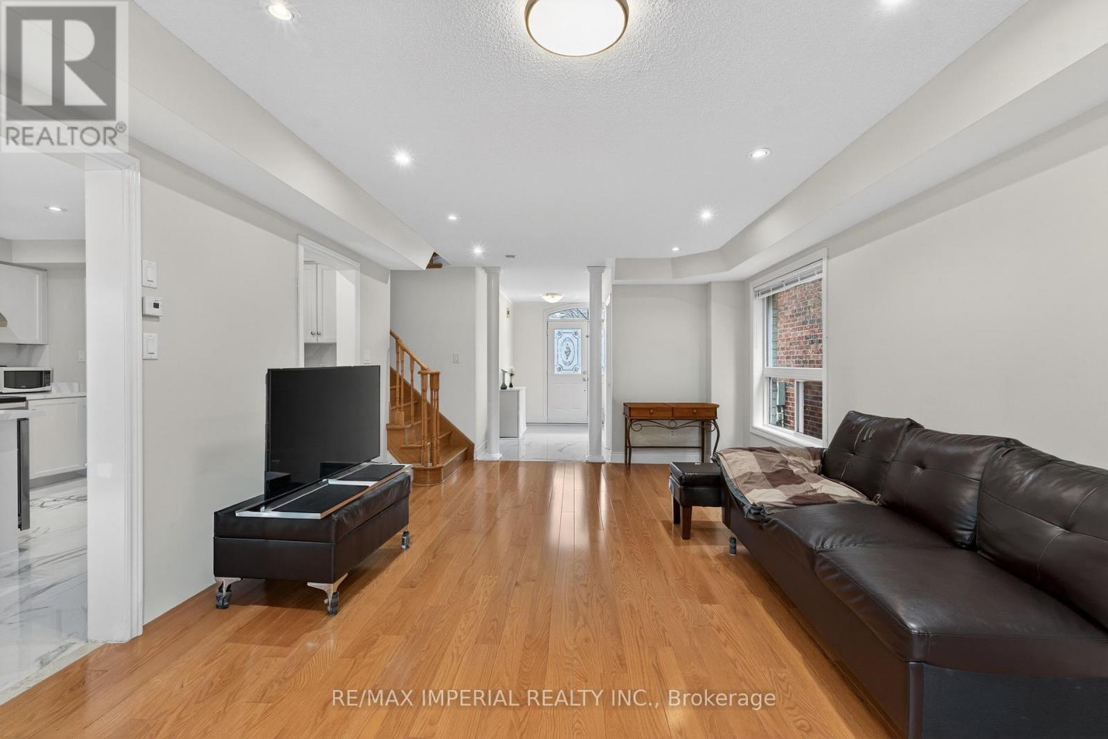 103 Ferdinand Avenue, Vaughan, Ontario  L6A 3H6 - Photo 12 - N12920254