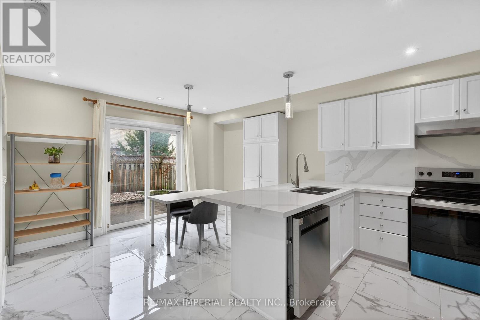 103 Ferdinand Avenue, Vaughan, Ontario  L6A 3H6 - Photo 15 - N12920254