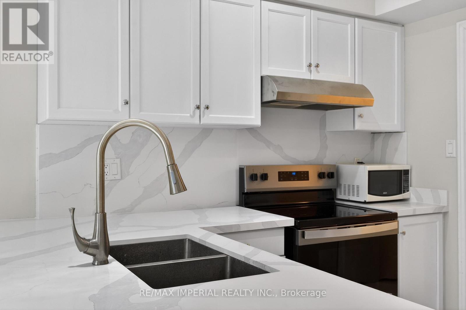 103 Ferdinand Avenue, Vaughan, Ontario  L6A 3H6 - Photo 27 - N12920254