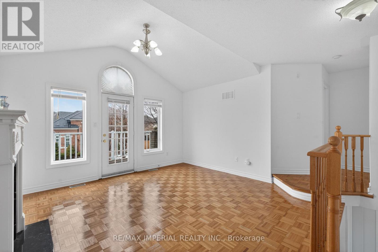 103 Ferdinand Avenue, Vaughan, Ontario  L6A 3H6 - Photo 31 - N12920254