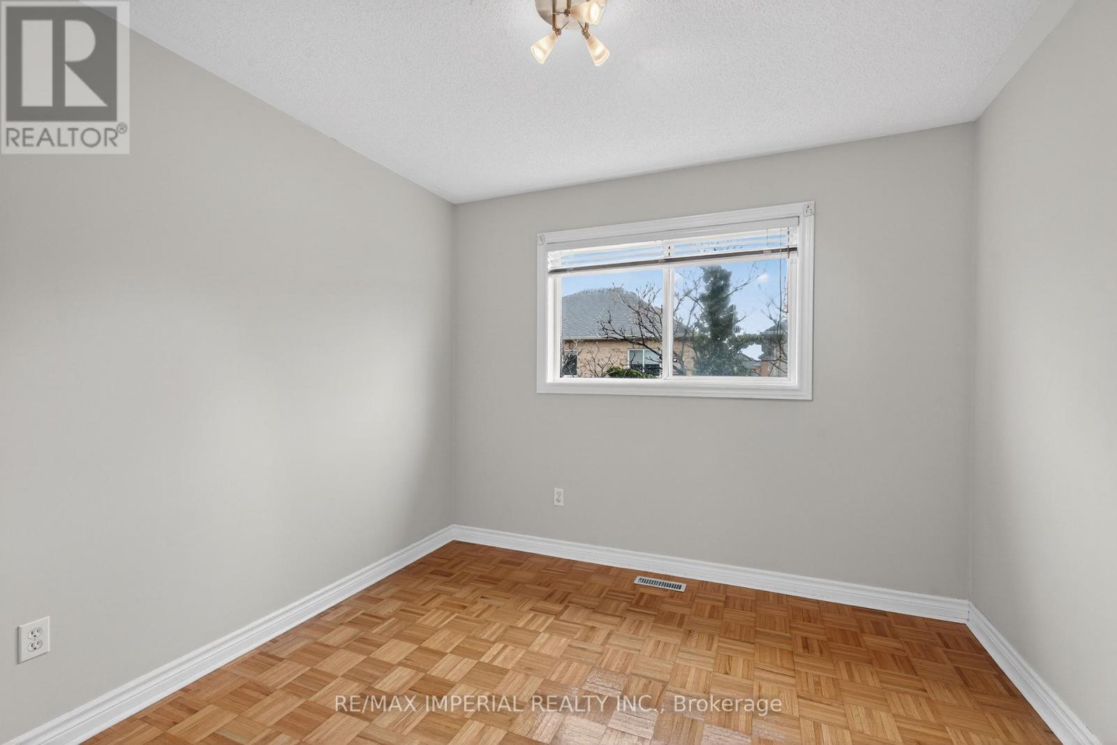 103 Ferdinand Avenue, Vaughan, Ontario  L6A 3H6 - Photo 34 - N12920254