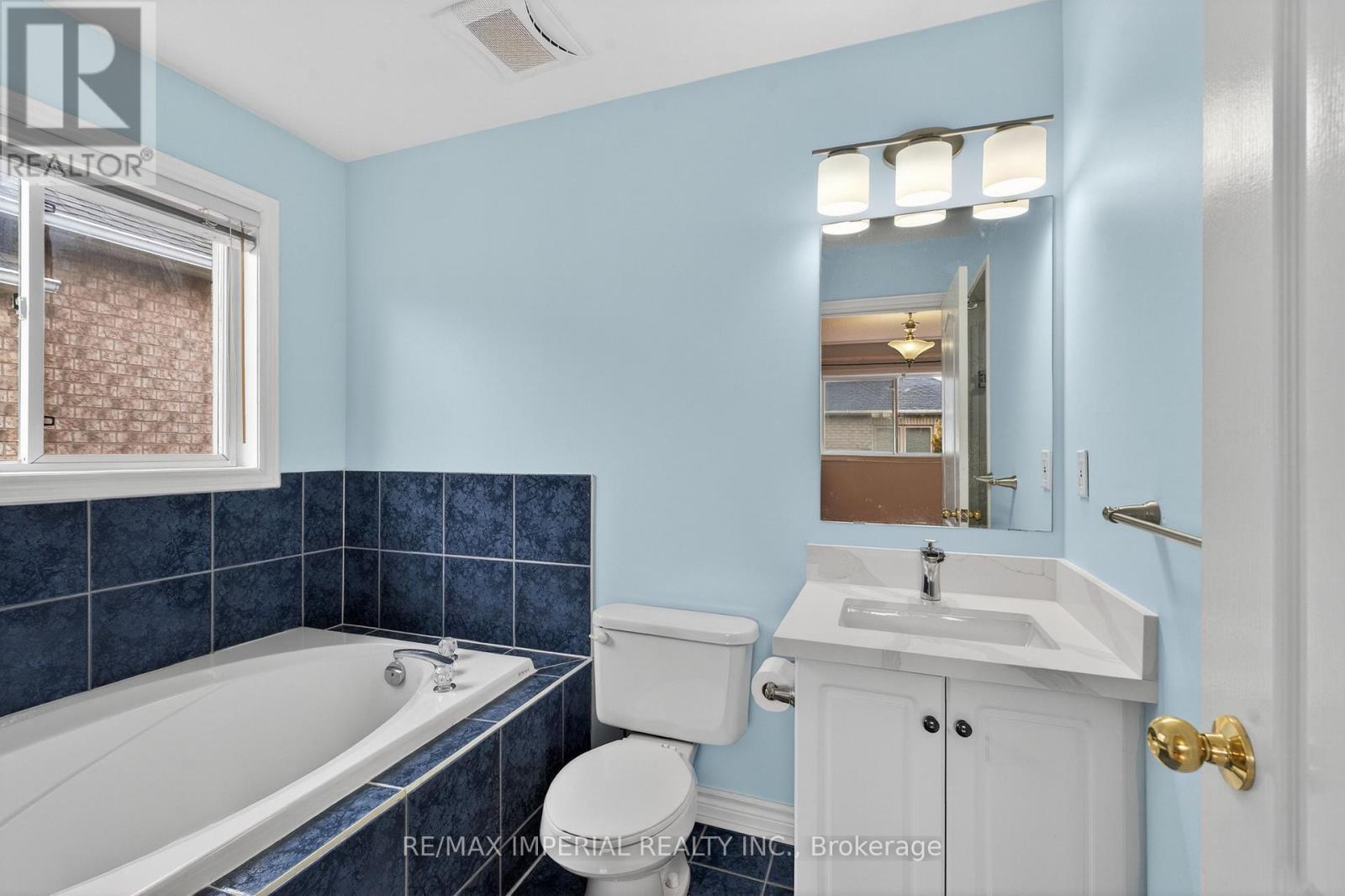 103 Ferdinand Avenue, Vaughan, Ontario  L6A 3H6 - Photo 37 - N12920254