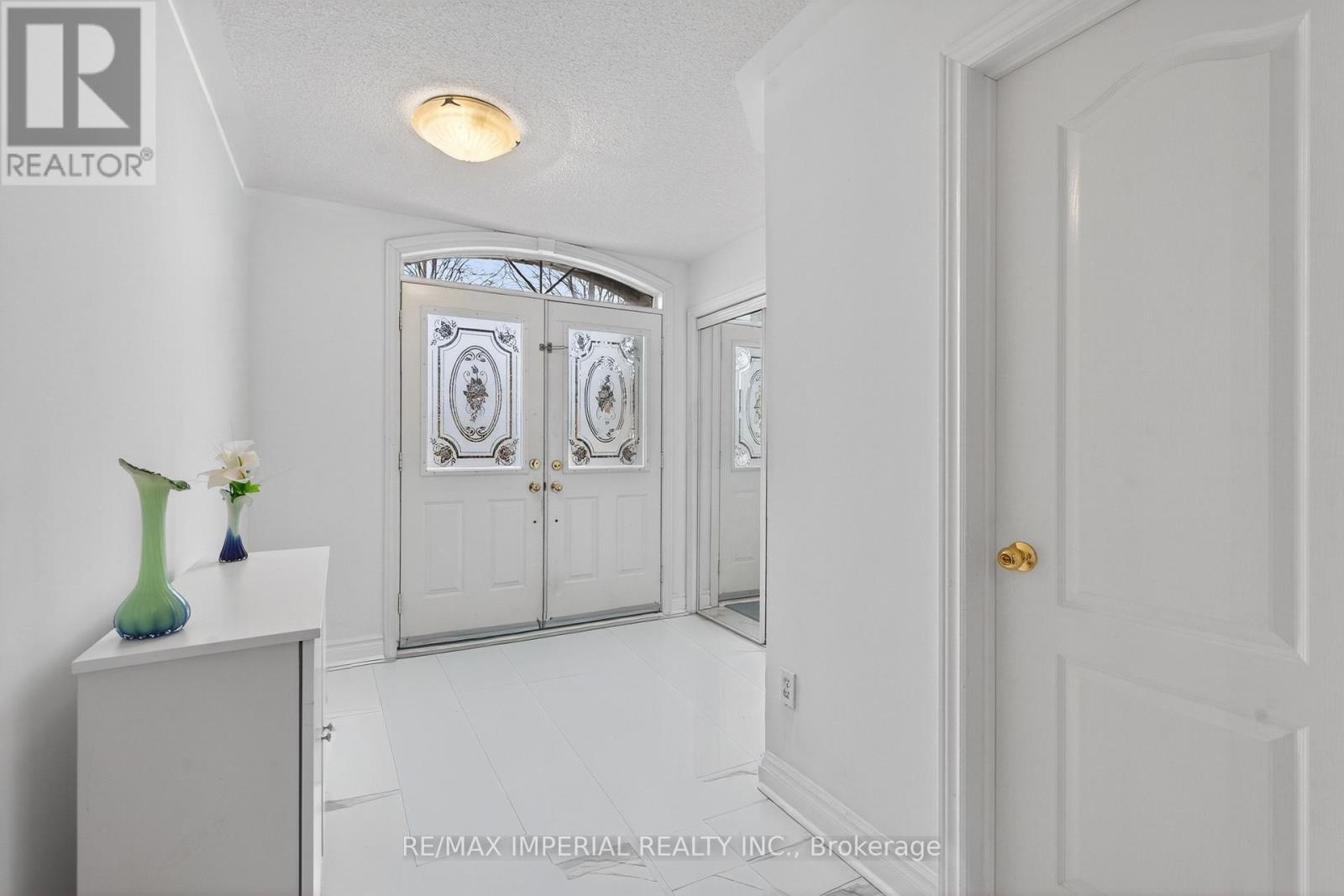 103 Ferdinand Avenue, Vaughan, Ontario  L6A 3H6 - Photo 7 - N12920254