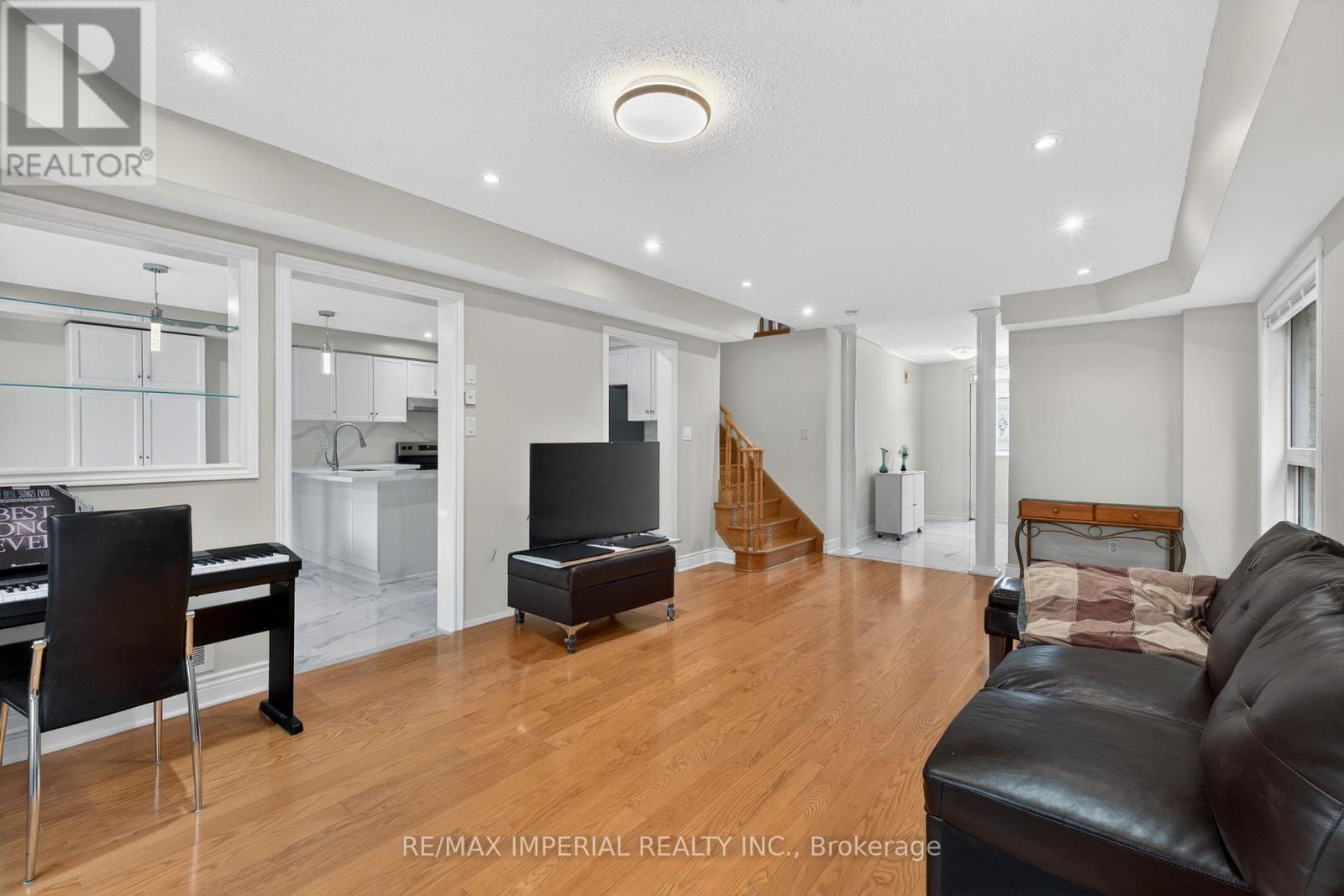 103 Ferdinand Avenue, Vaughan, Ontario  L6A 3H6 - Photo 9 - N12920254