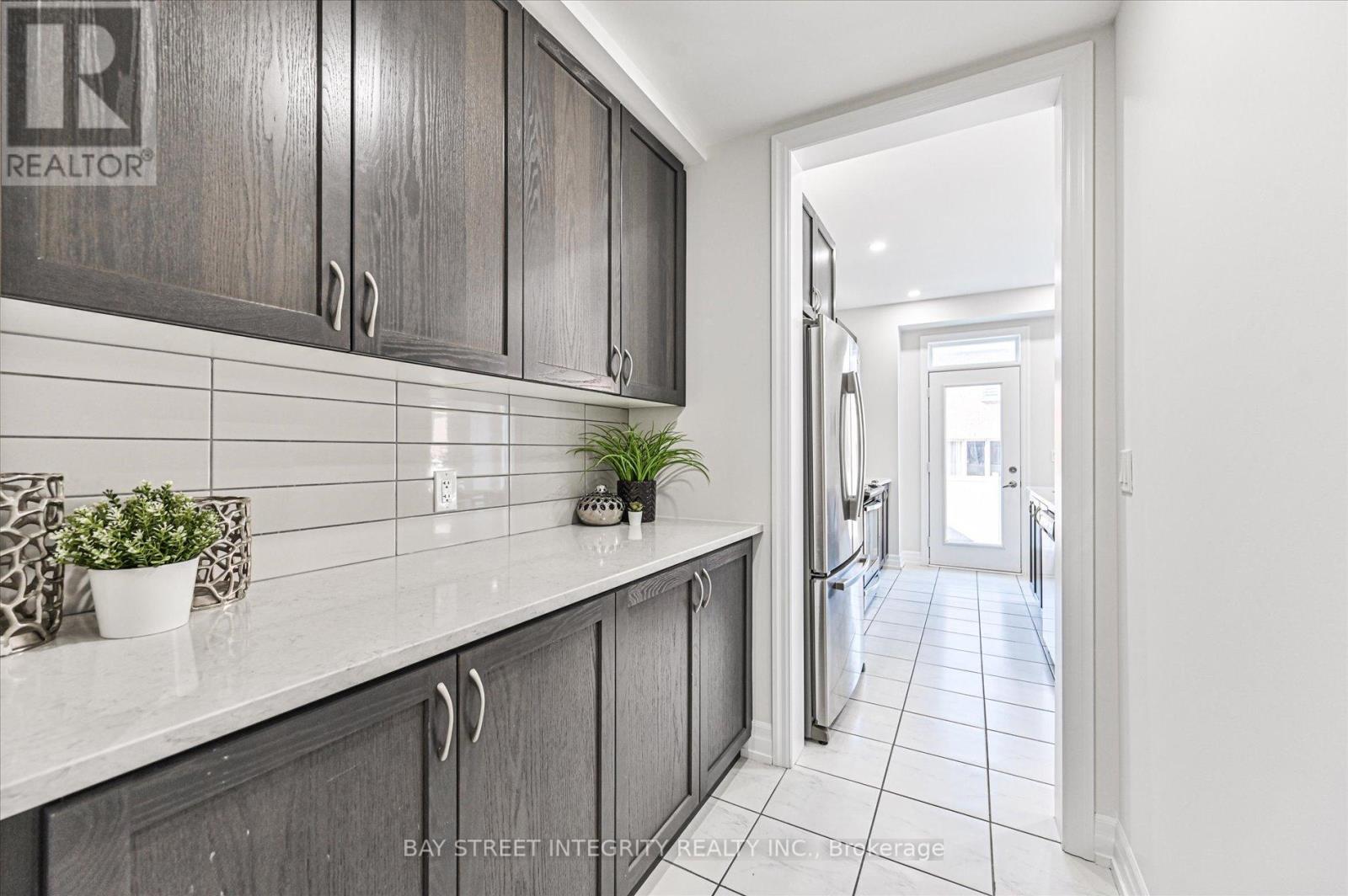 6 Red Rose Lane, East Gwillimbury, Ontario  L9N 0V1 - Photo 11 - N12920292