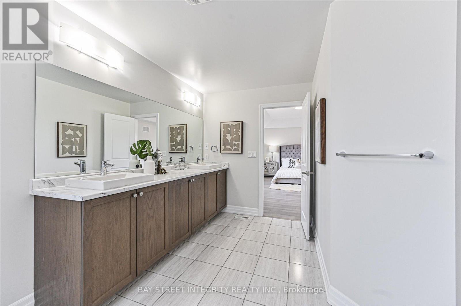 6 Red Rose Lane, East Gwillimbury, Ontario  L9N 0V1 - Photo 34 - N12920292