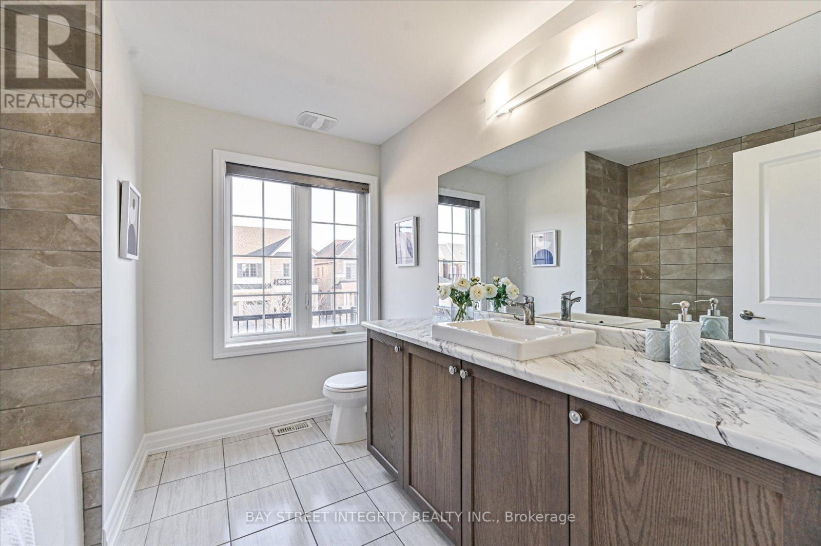 6 Red Rose Lane, East Gwillimbury, Ontario  L9N 0V1 - Photo 41 - N12920292