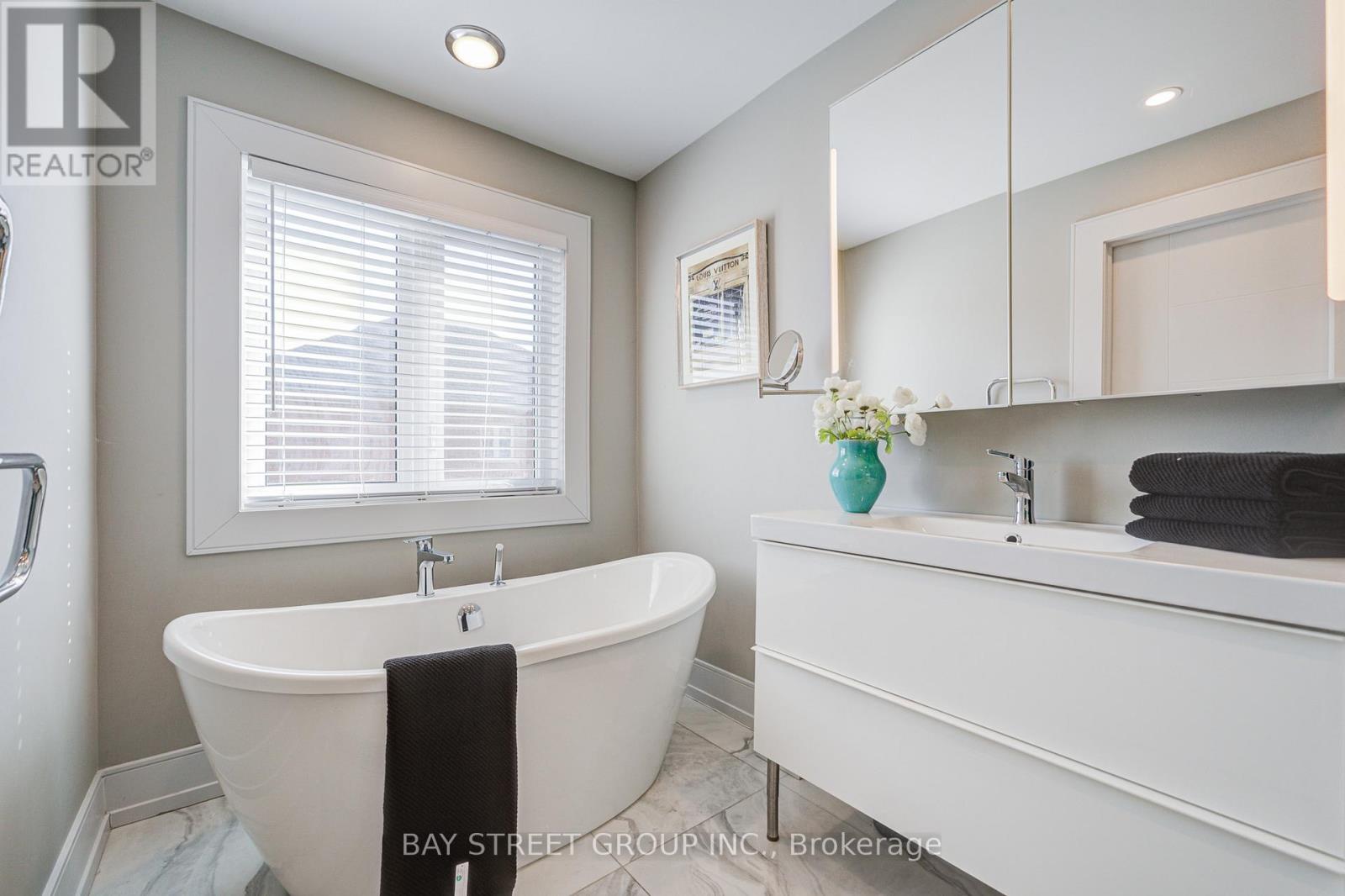 79 Loire Valley Avenue S, Vaughan, Ontario  L4J 8V8 - Photo 30 - N12920318