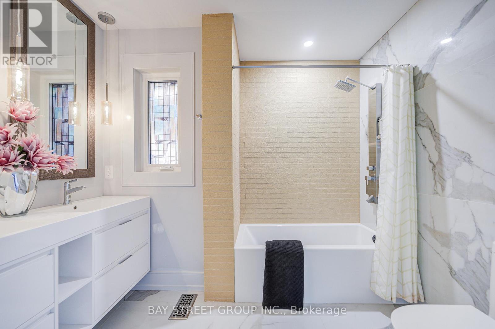 79 Loire Valley Avenue S, Vaughan, Ontario  L4J 8V8 - Photo 33 - N12920318