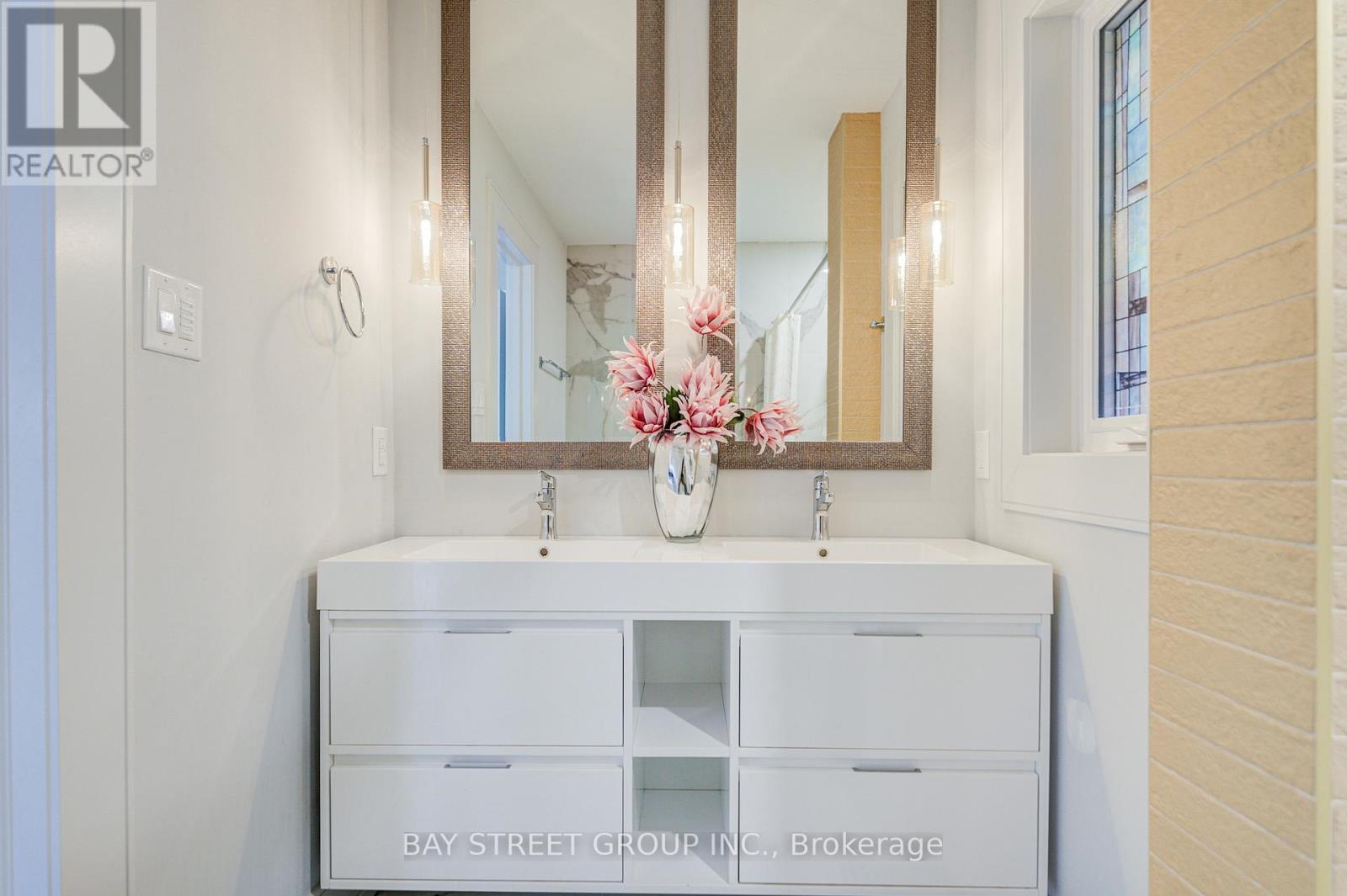 79 Loire Valley Avenue S, Vaughan, Ontario  L4J 8V8 - Photo 34 - N12920318