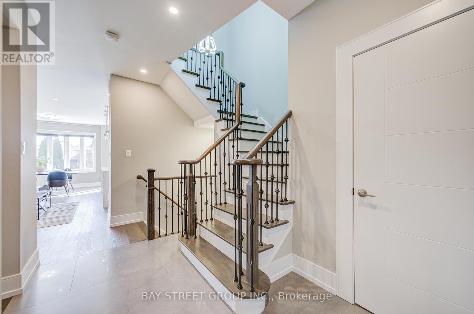 79 Loire Valley Avenue S, Vaughan, Ontario  L4J 8V8 - Photo 4 - N12920318