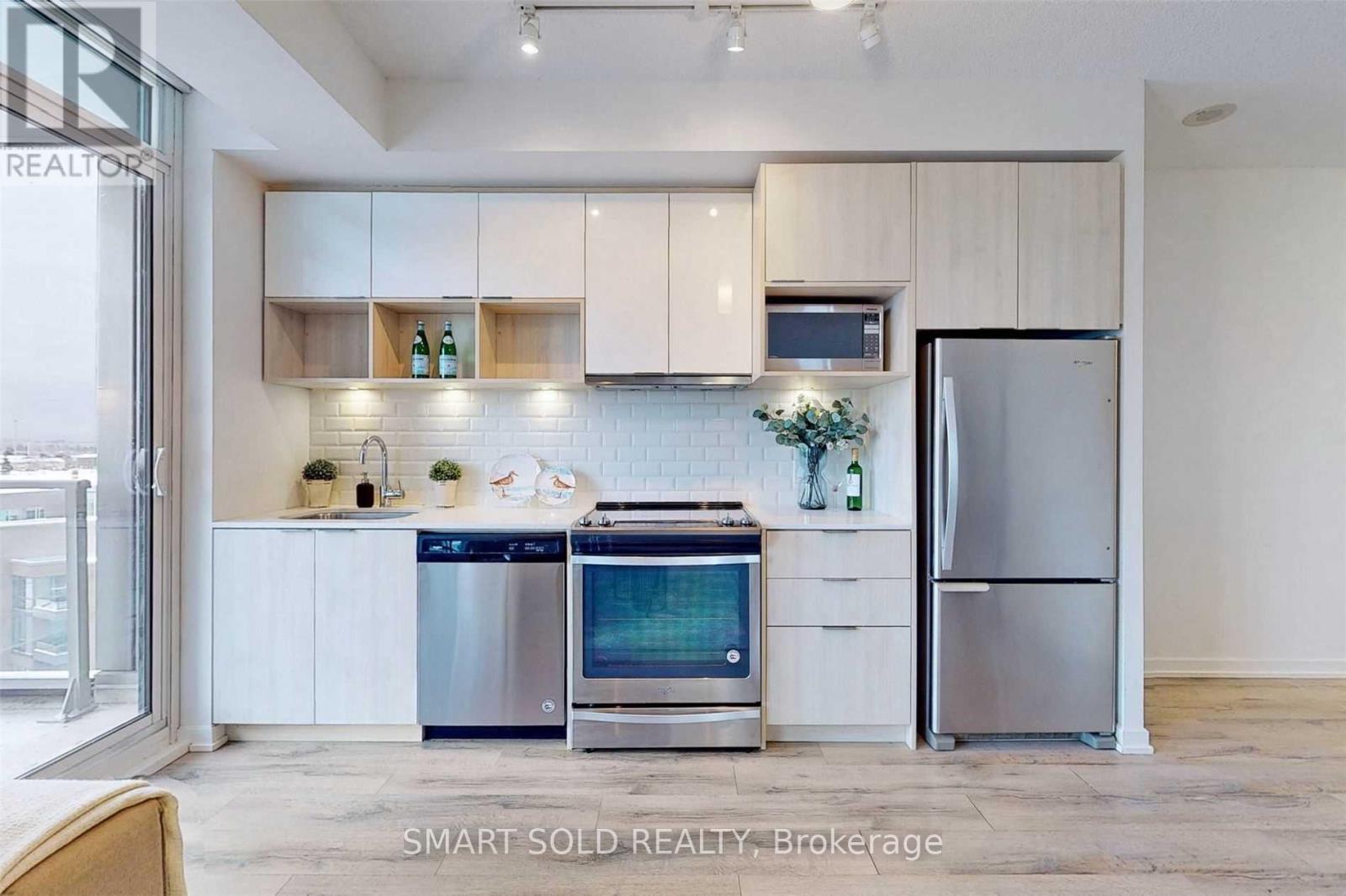 705 - 52 Forest Manor Road, Toronto, Ontario M2J 0E2 - Photo 4 - C12908120