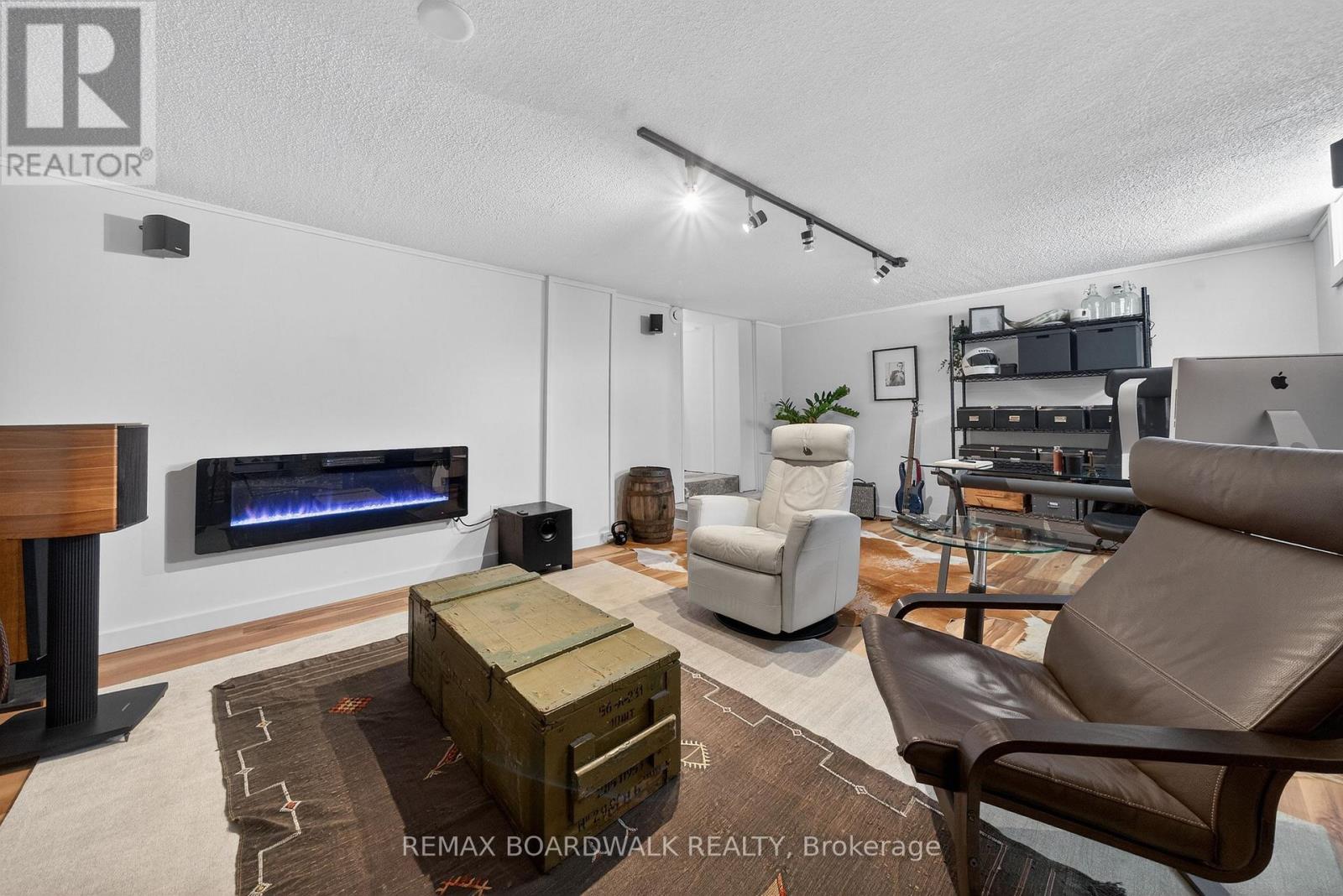 154 Queen Mary Street, Ottawa, Ontario  K1K 1X5 - Photo 35 - X12920240