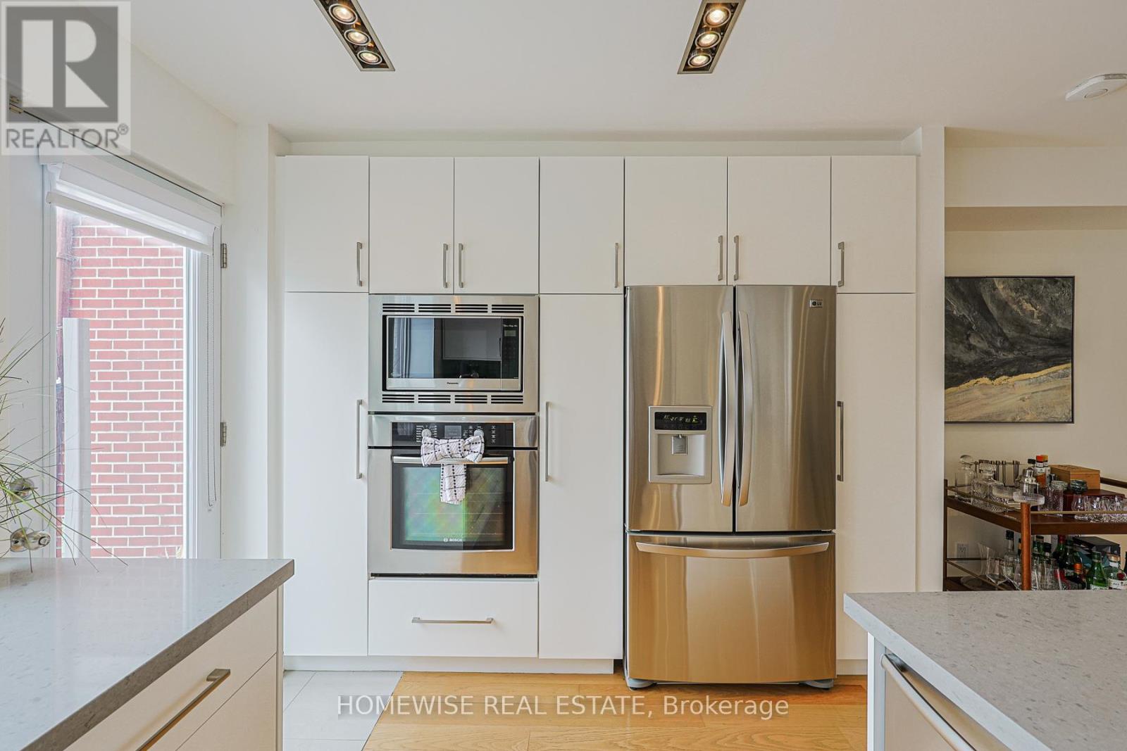 12 Leeds Street, Toronto, Ontario  M6G 1N7 - Photo 12 - W12920160