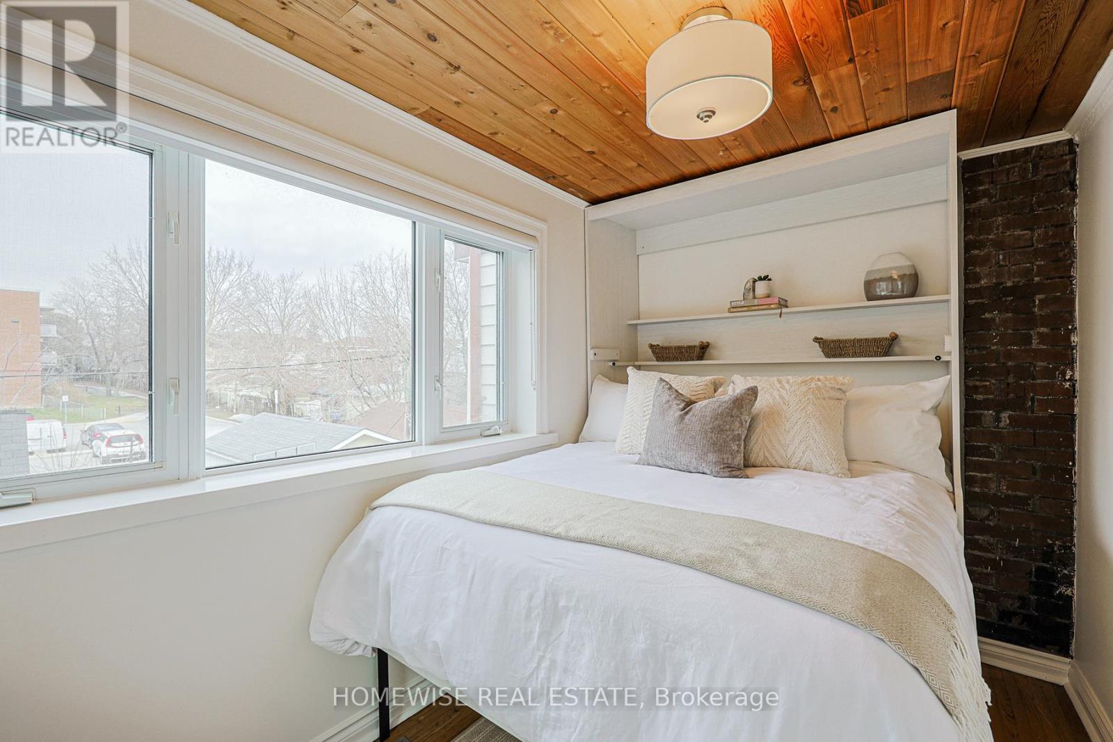 12 Leeds Street, Toronto, Ontario  M6G 1N7 - Photo 17 - W12920160