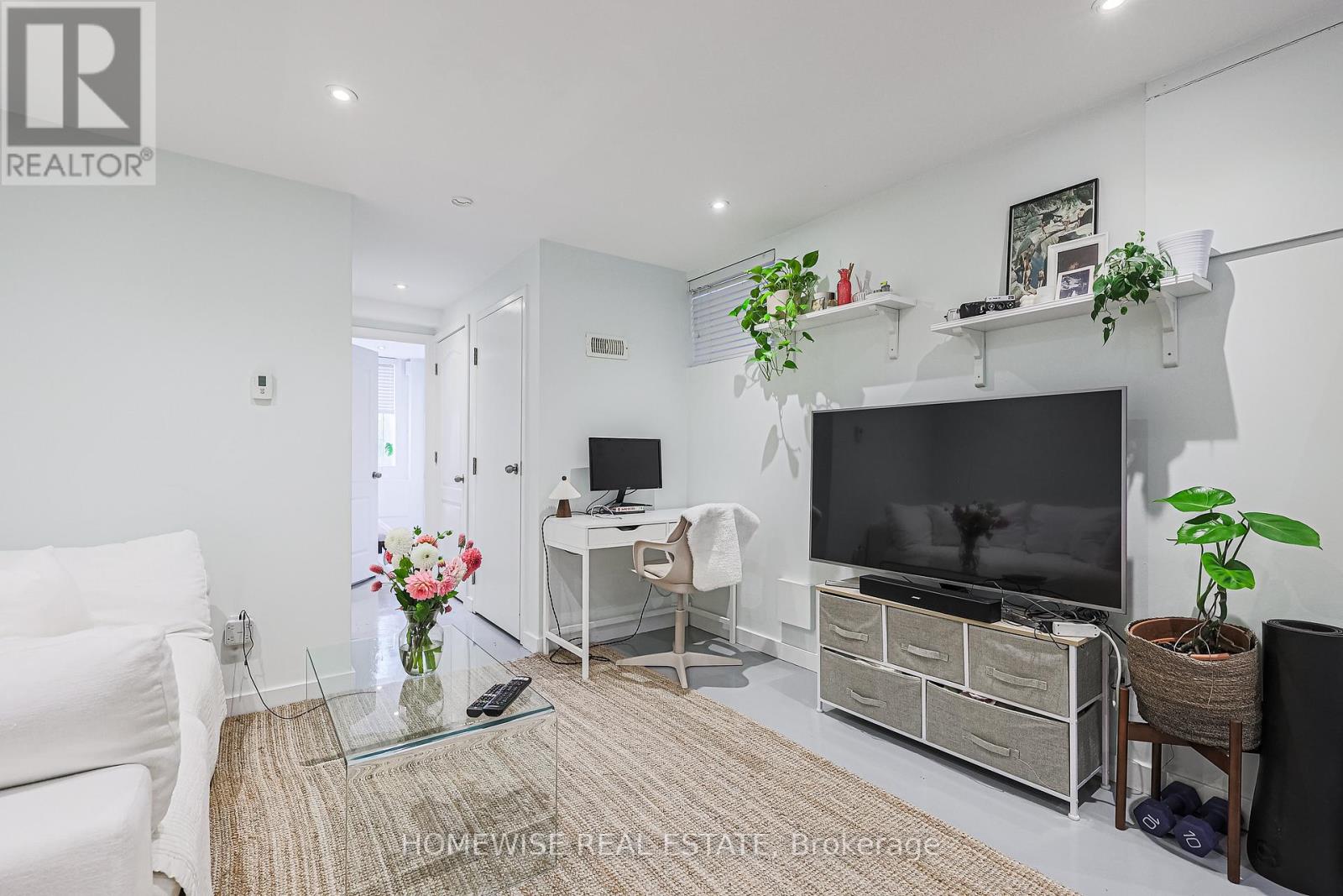 12 Leeds Street, Toronto, Ontario  M6G 1N7 - Photo 21 - W12920160