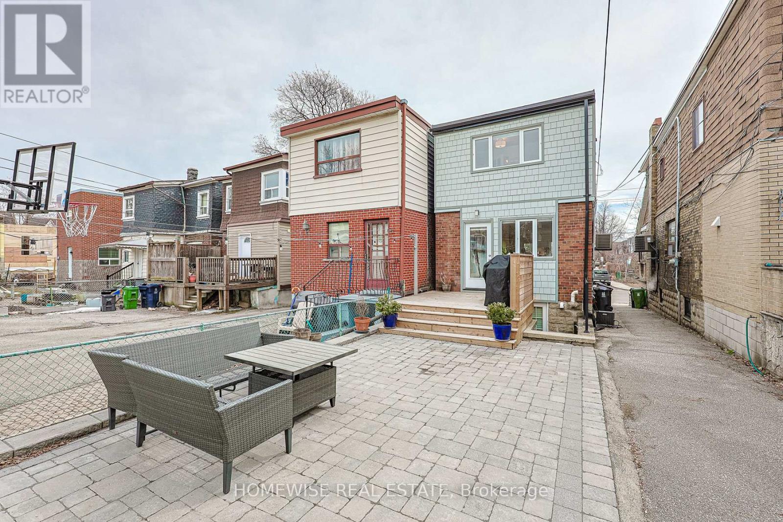 12 Leeds Street, Toronto, Ontario  M6G 1N7 - Photo 26 - W12920160