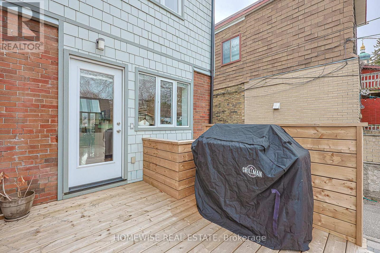 12 Leeds Street, Toronto, Ontario  M6G 1N7 - Photo 27 - W12920160