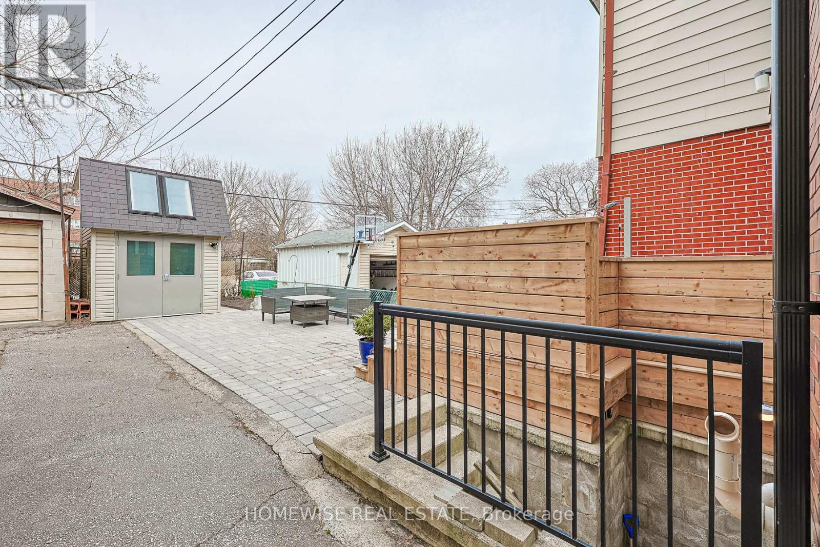 12 Leeds Street, Toronto, Ontario  M6G 1N7 - Photo 28 - W12920160
