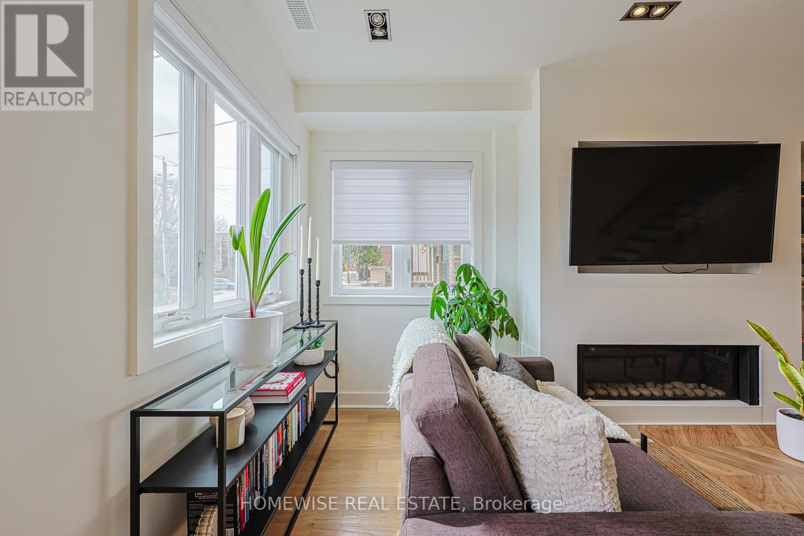 12 Leeds Street, Toronto, Ontario  M6G 1N7 - Photo 3 - W12920160