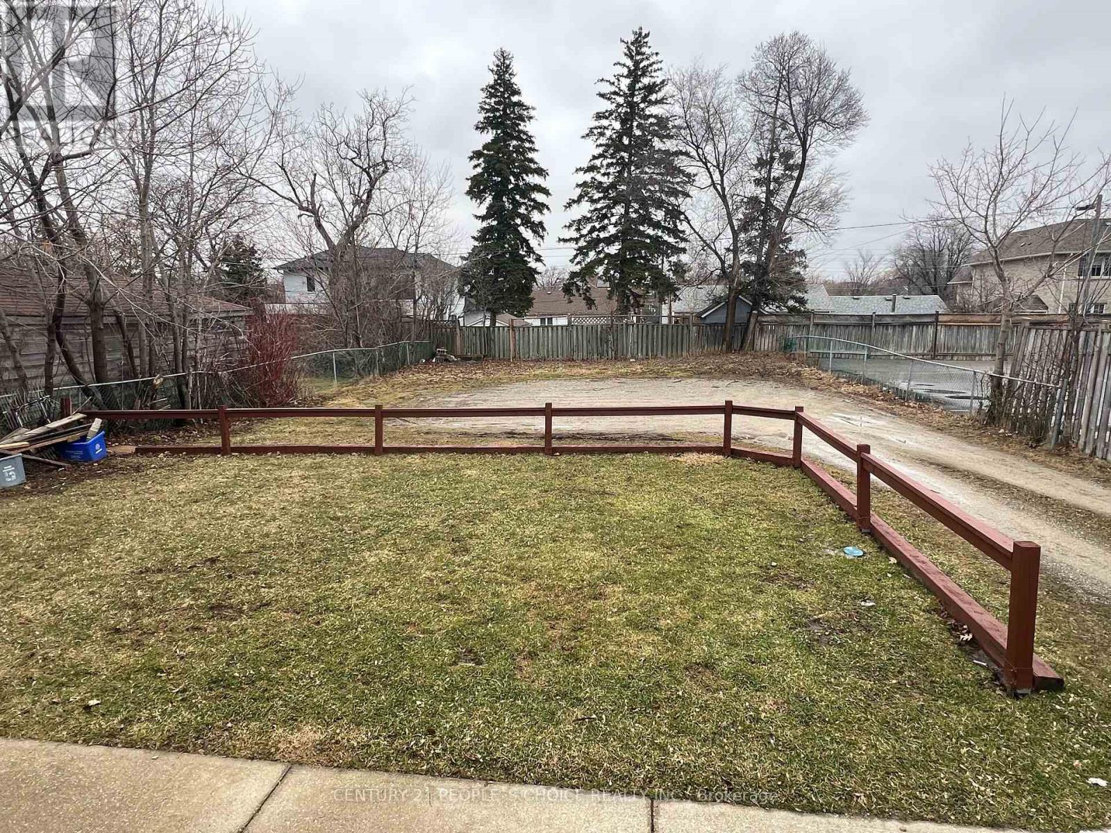 11 Queen Street S, Mississauga, Ontario  L5M 1K2 - Photo 16 - W12920168