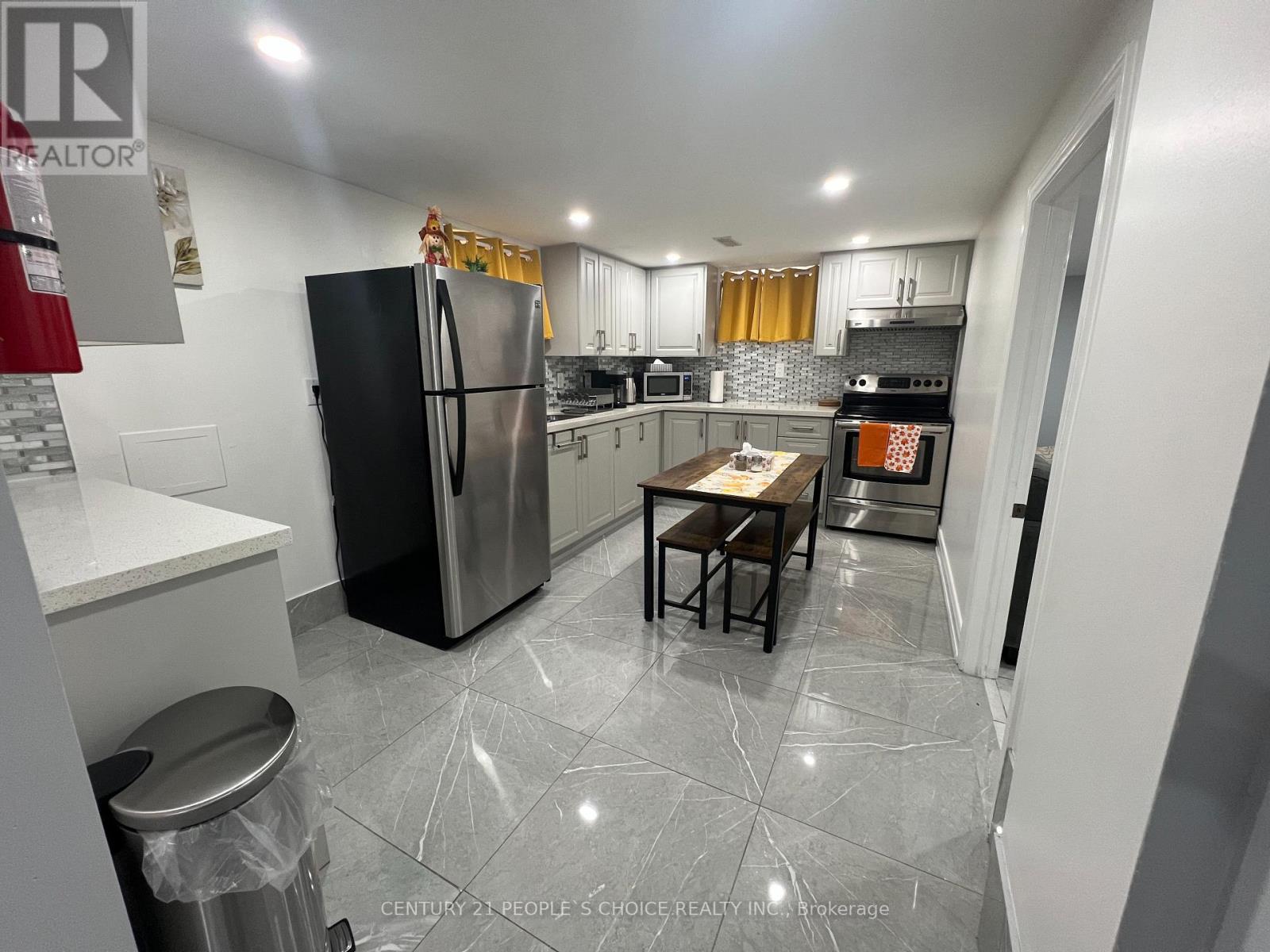 11 Queen Street S, Mississauga, Ontario  L5M 1K2 - Photo 2 - W12920168