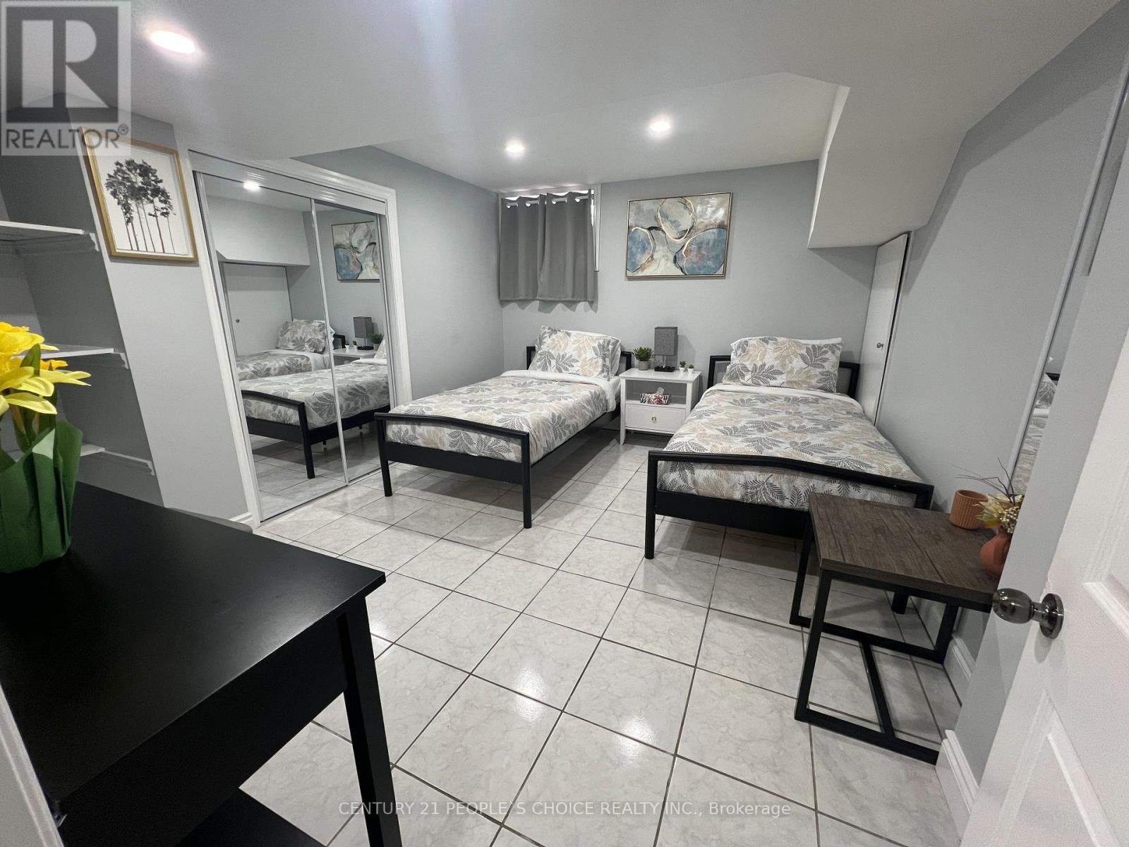 11 Queen Street S, Mississauga, Ontario  L5M 1K2 - Photo 7 - W12920168