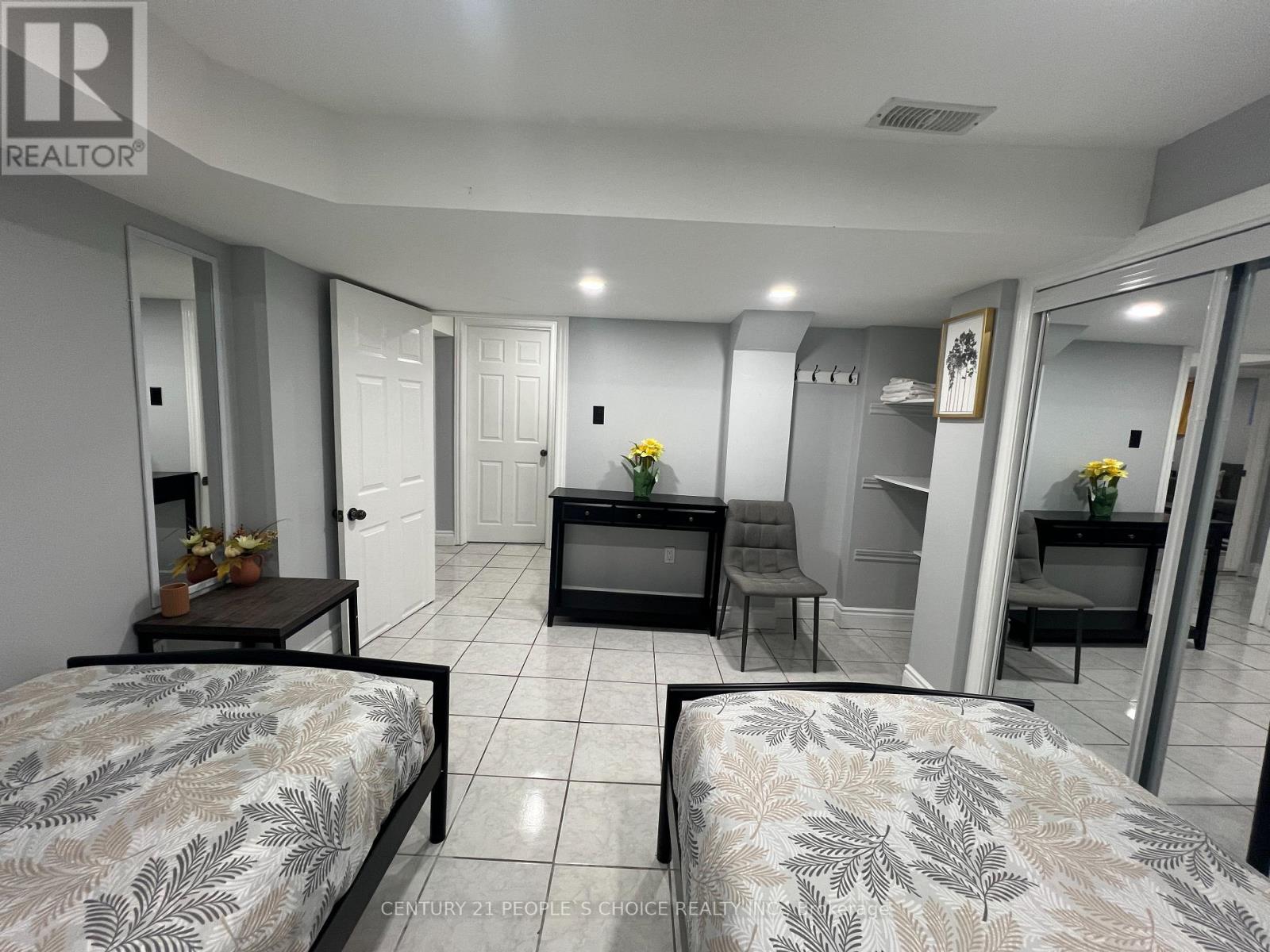 11 Queen Street S, Mississauga, Ontario  L5M 1K2 - Photo 8 - W12920168