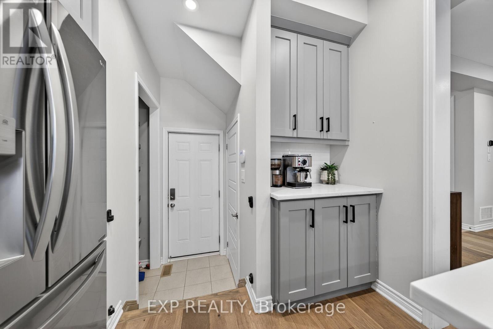 1384 Basswood Crescent, Milton, Ontario  L9E 1M4 - Photo 21 - W12920176