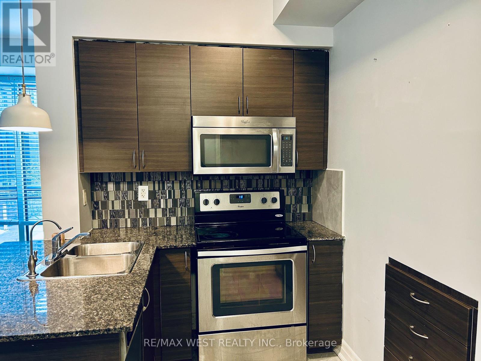 102 - 5 Sousa Mendes Street, Toronto, Ontario  M6P 0A8 - Photo 11 - W12920262