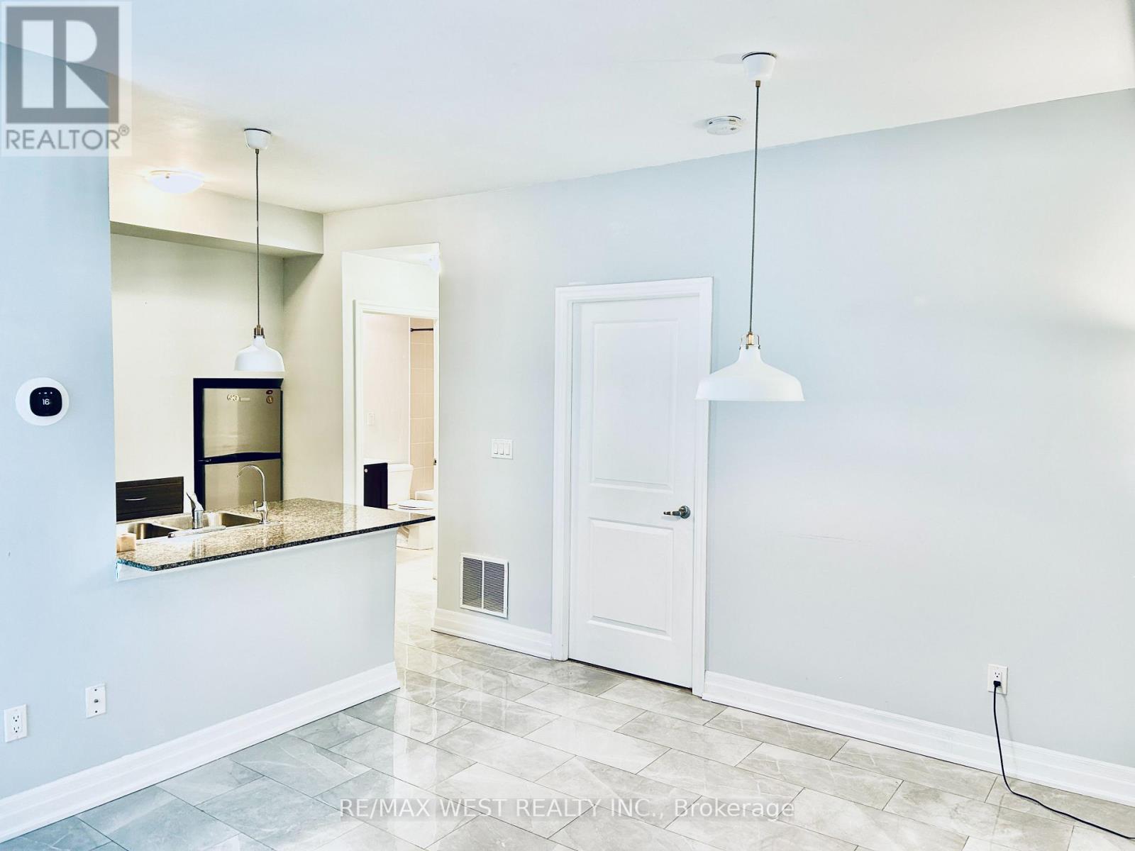 102 - 5 Sousa Mendes Street, Toronto, Ontario  M6P 0A8 - Photo 4 - W12920262