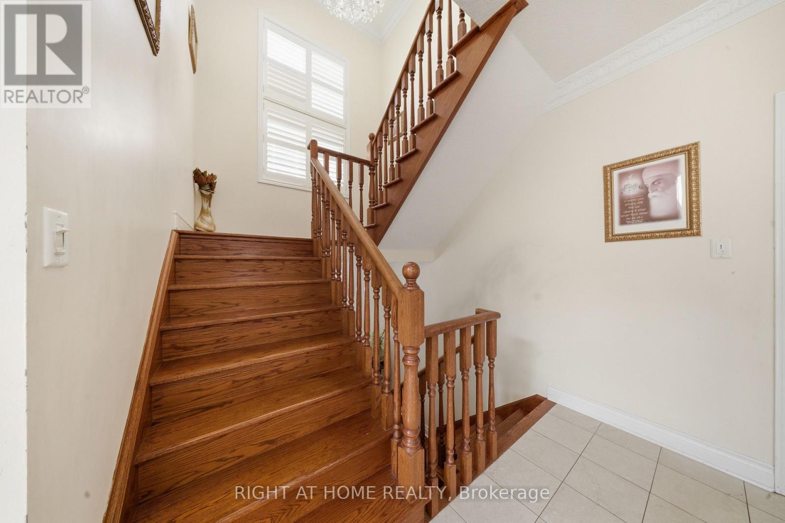 284 Maple Leaf Drive, Toronto, Ontario  M6L 1P3 - Photo 17 - W12920302