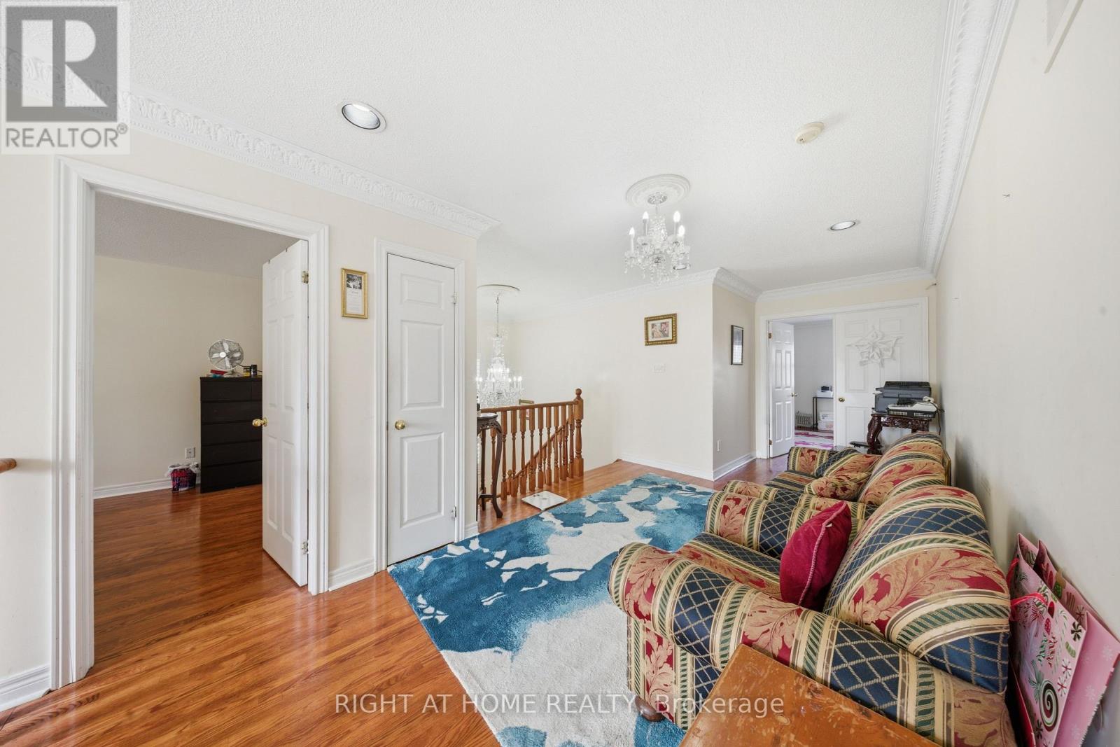 284 Maple Leaf Drive, Toronto, Ontario  M6L 1P3 - Photo 18 - W12920302