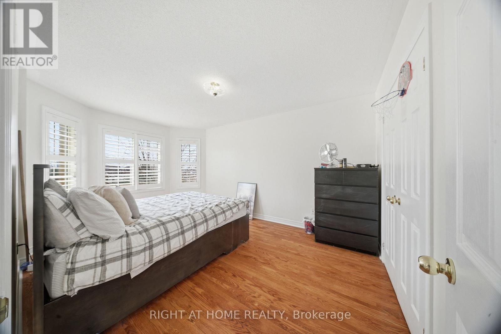 284 Maple Leaf Drive, Toronto, Ontario  M6L 1P3 - Photo 22 - W12920302