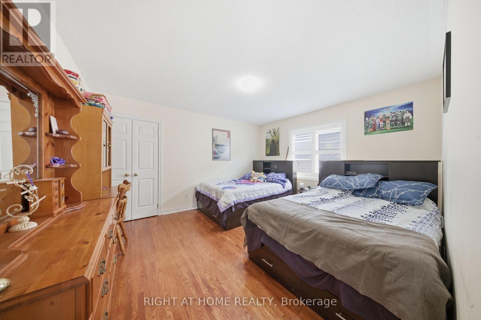 284 Maple Leaf Drive, Toronto, Ontario  M6L 1P3 - Photo 23 - W12920302