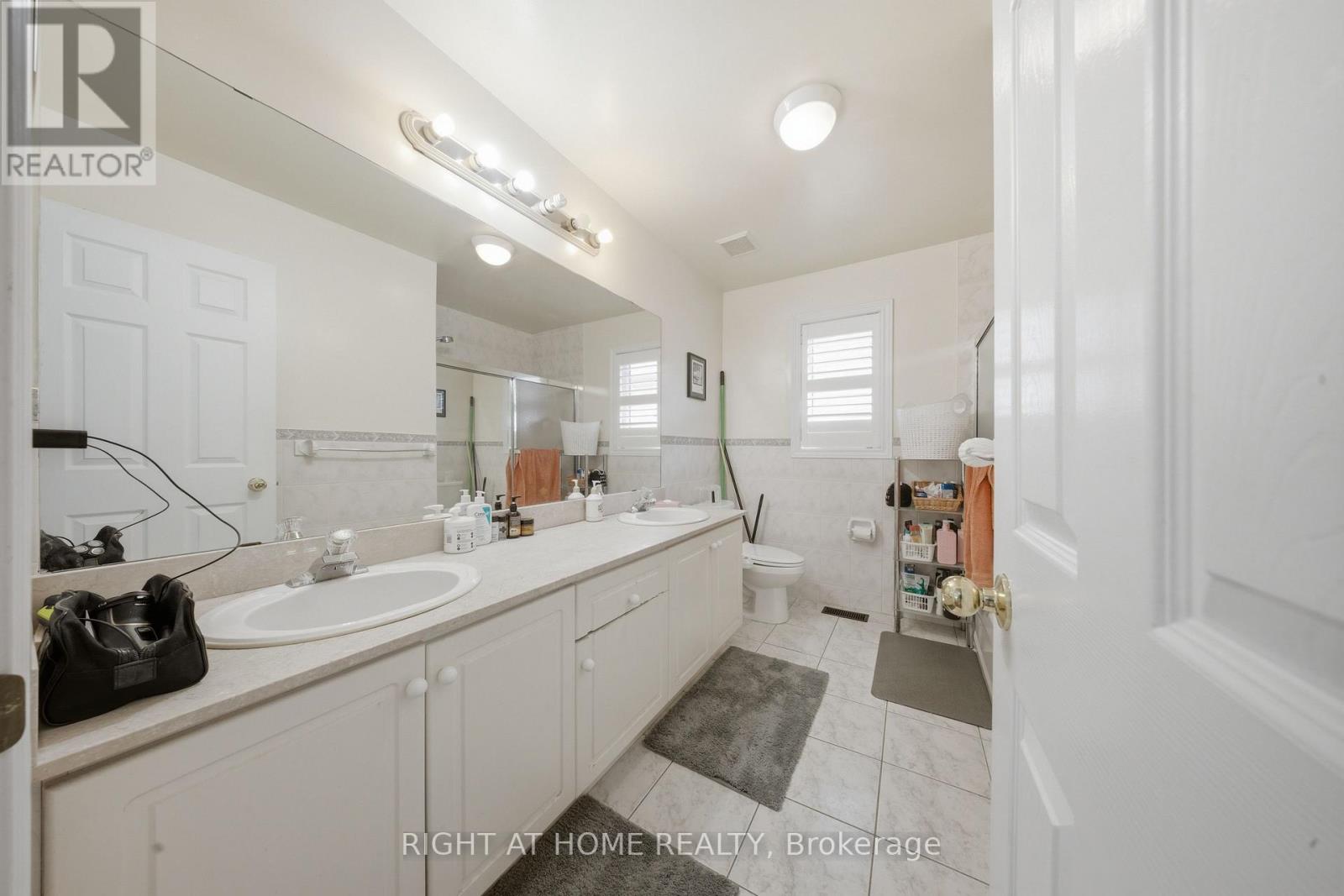 284 Maple Leaf Drive, Toronto, Ontario  M6L 1P3 - Photo 24 - W12920302