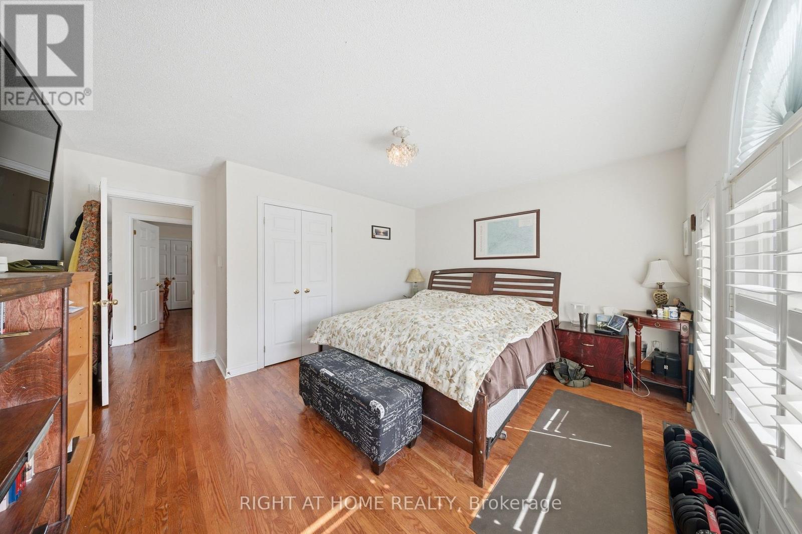 284 Maple Leaf Drive, Toronto, Ontario  M6L 1P3 - Photo 25 - W12920302