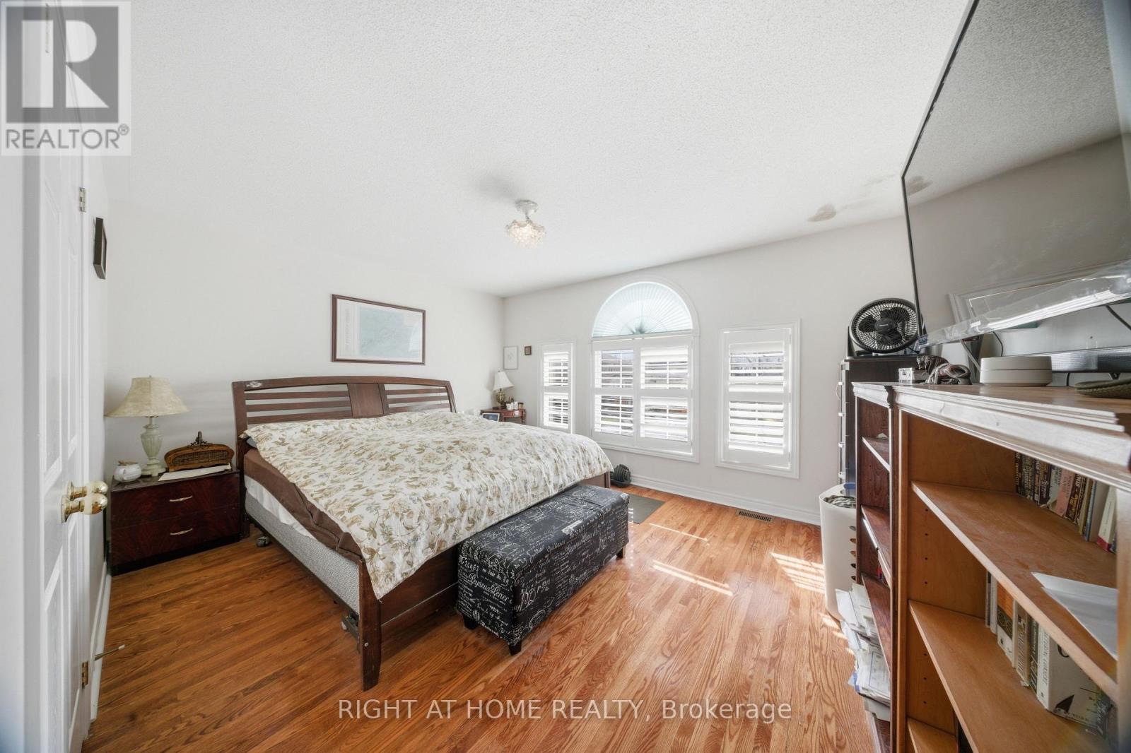 284 Maple Leaf Drive, Toronto, Ontario  M6L 1P3 - Photo 26 - W12920302