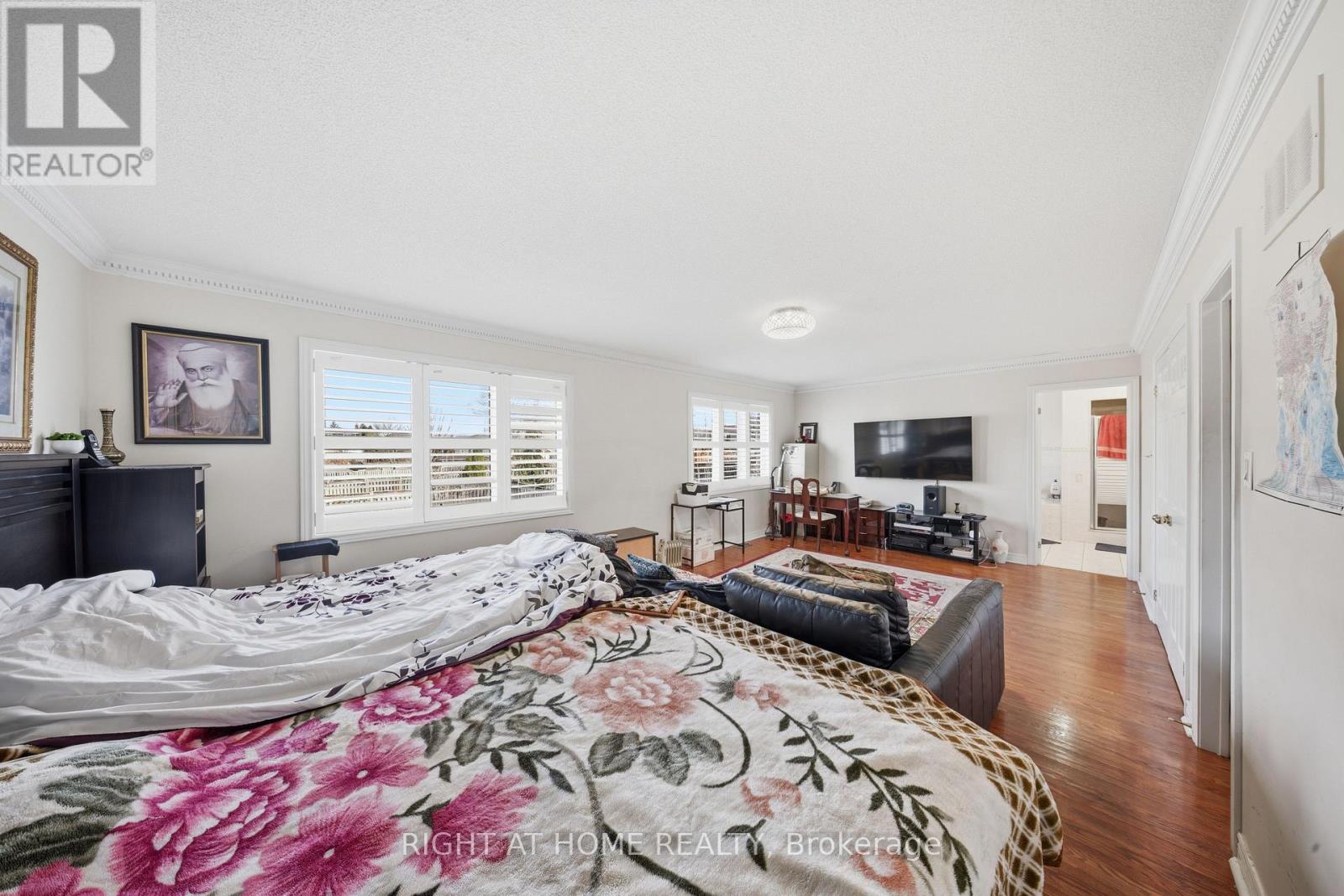 284 Maple Leaf Drive, Toronto, Ontario  M6L 1P3 - Photo 27 - W12920302