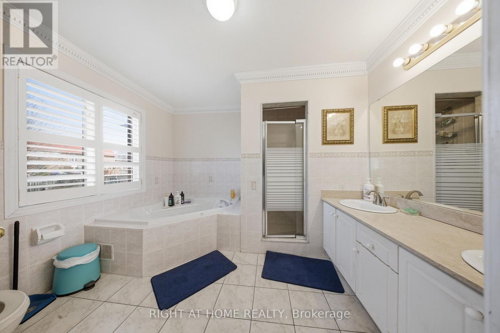 284 Maple Leaf Drive, Toronto, Ontario  M6L 1P3 - Photo 28 - W12920302