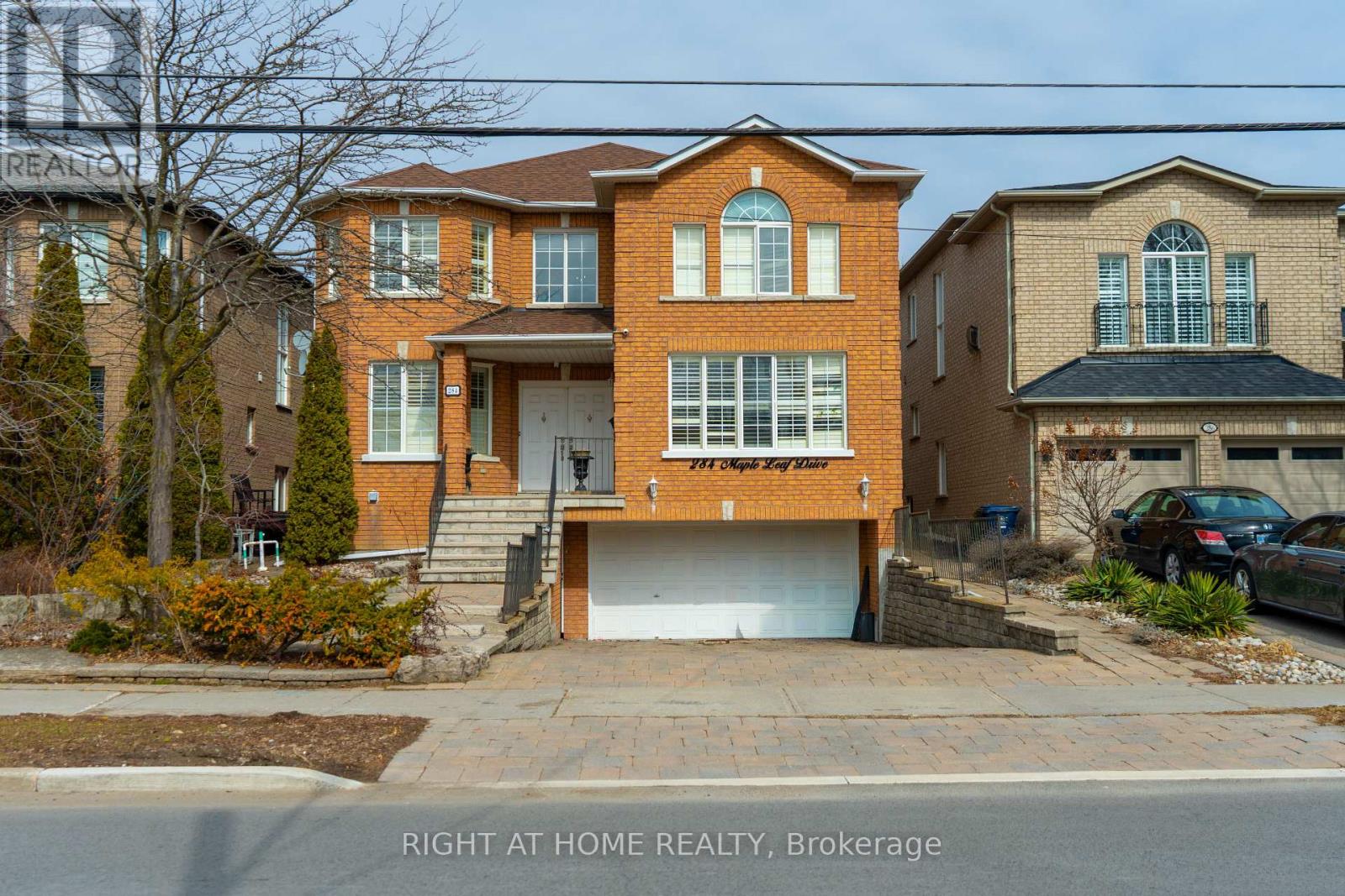 284 Maple Leaf Drive, Toronto, Ontario  M6L 1P3 - Photo 3 - W12920302