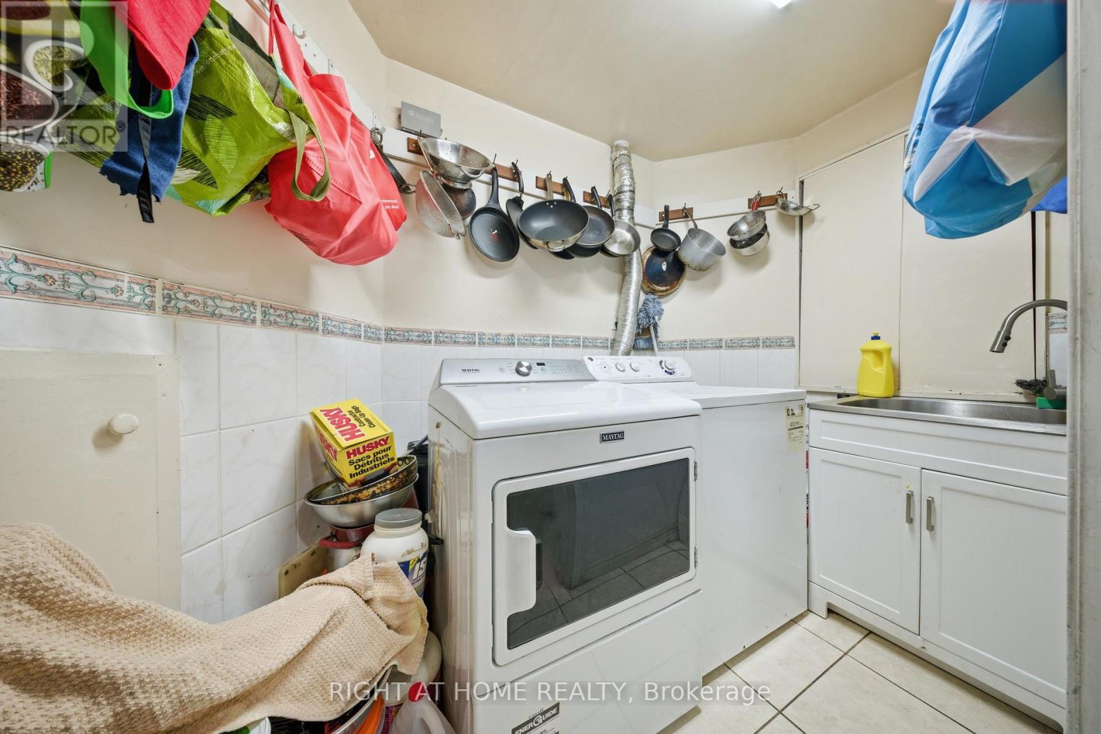 284 Maple Leaf Drive, Toronto, Ontario  M6L 1P3 - Photo 34 - W12920302