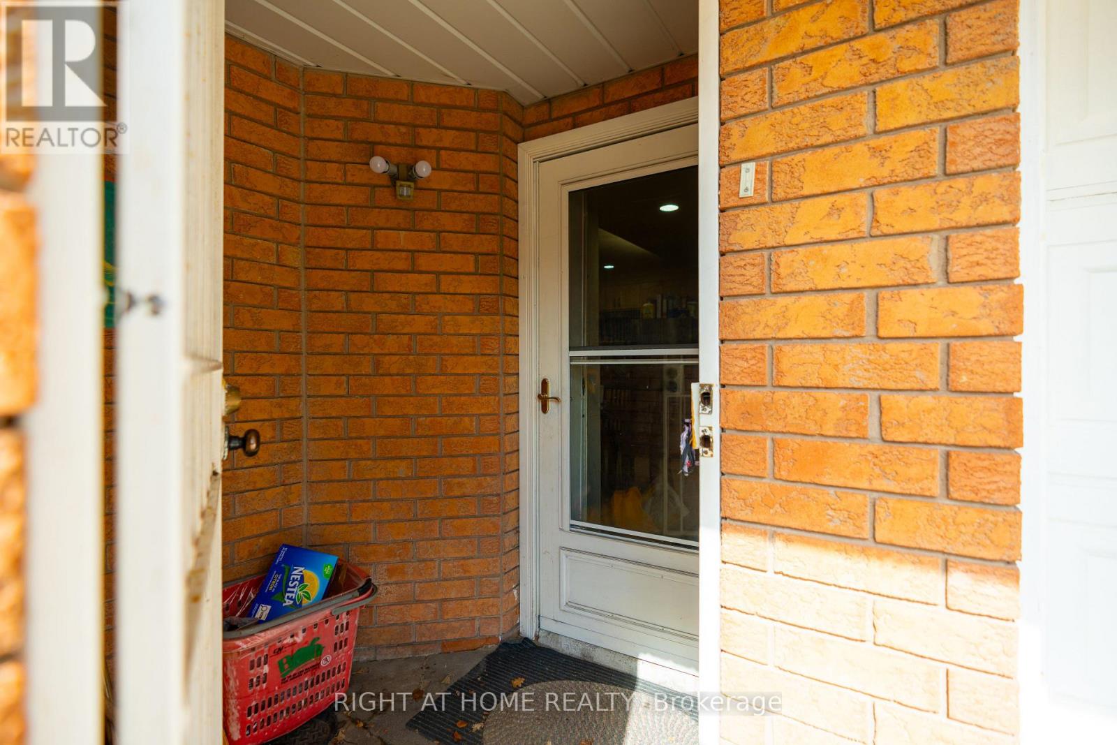 284 Maple Leaf Drive, Toronto, Ontario  M6L 1P3 - Photo 35 - W12920302