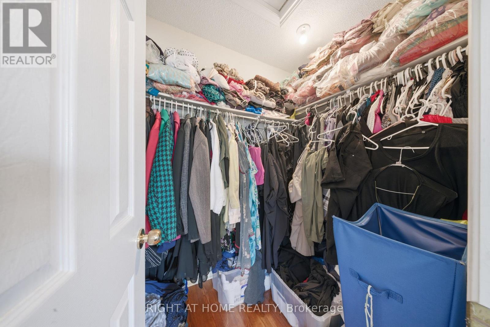 284 Maple Leaf Drive, Toronto, Ontario  M6L 1P3 - Photo 37 - W12920302