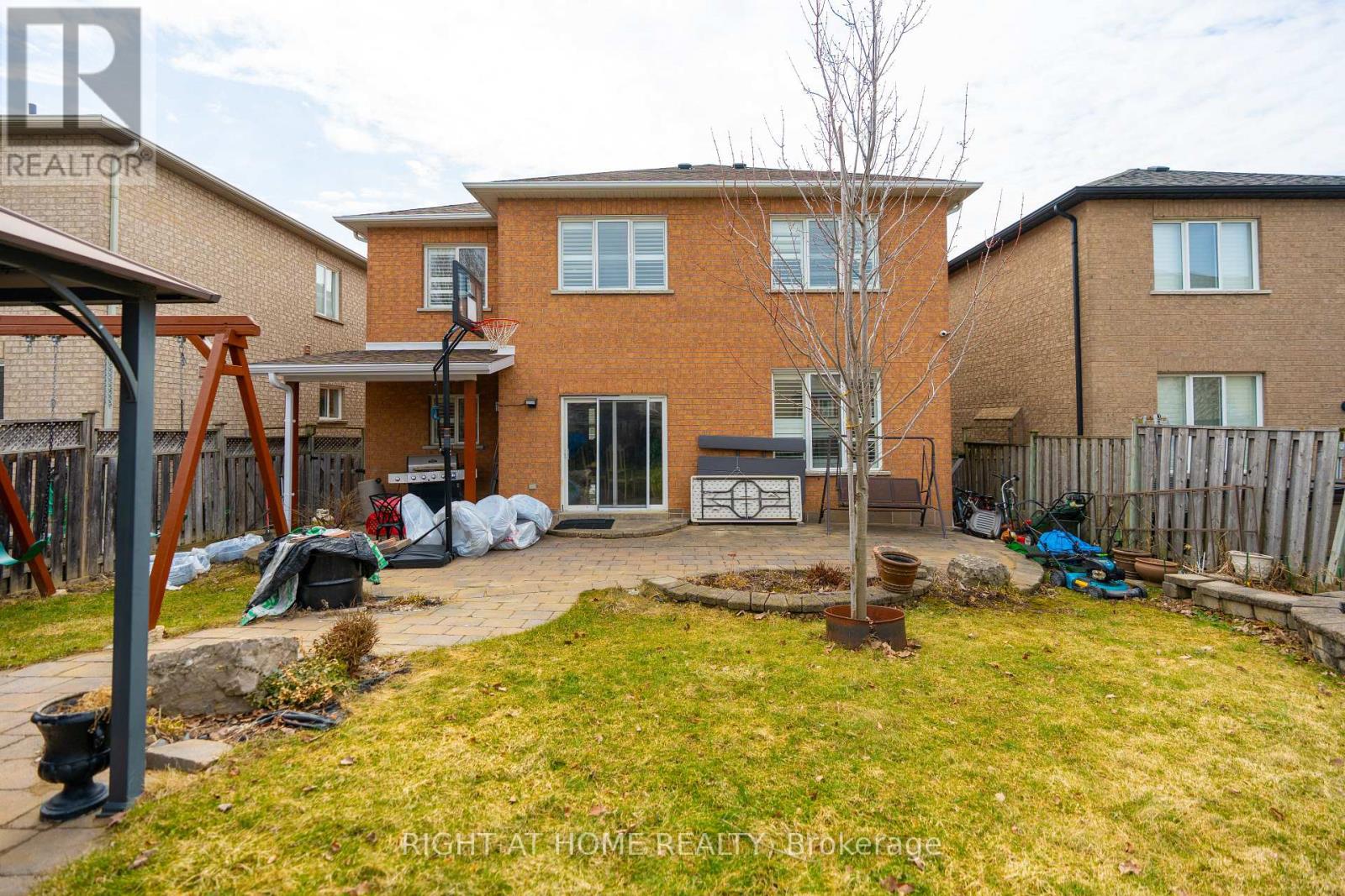 284 Maple Leaf Drive, Toronto, Ontario  M6L 1P3 - Photo 38 - W12920302