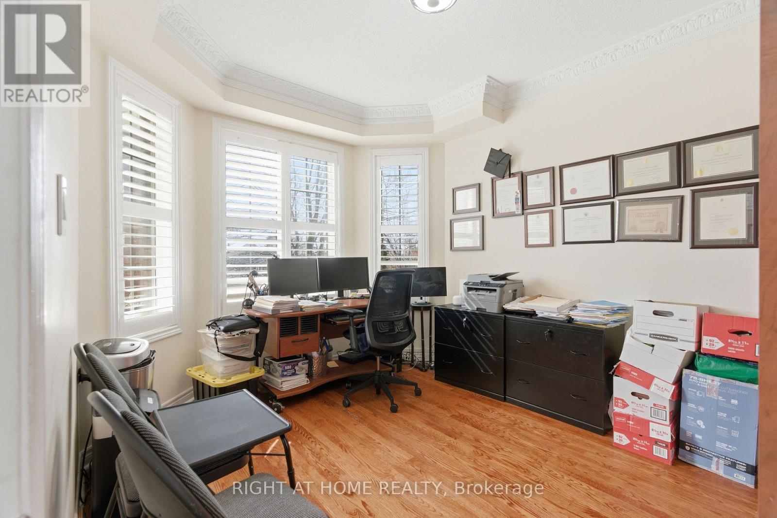 284 Maple Leaf Drive, Toronto, Ontario  M6L 1P3 - Photo 7 - W12920302