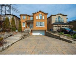 284 MAPLE LEAF DRIVE, Toronto, Ontario