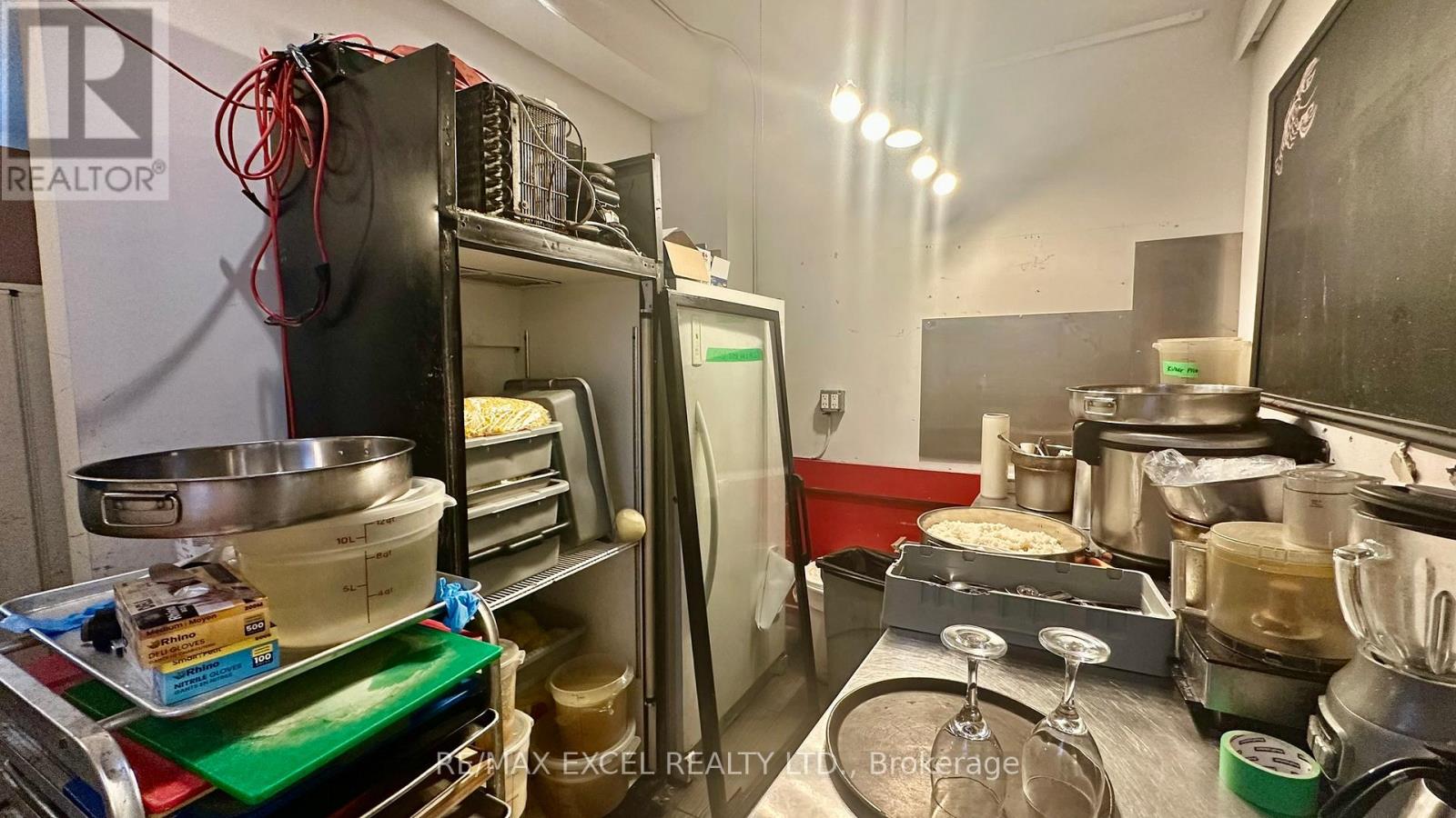 371 Roncesvalles Avenue E, Toronto (Roncesvalles), Ontario  M6R 2M7 - Photo 8 - W12920324