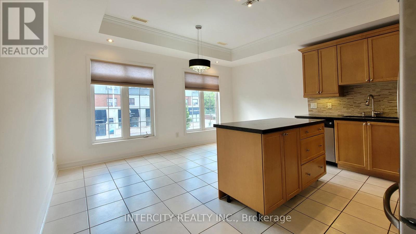 86 Lakeshore Road W, Oakville, Ontario L6K 3A2 - Photo 25 - W12920338